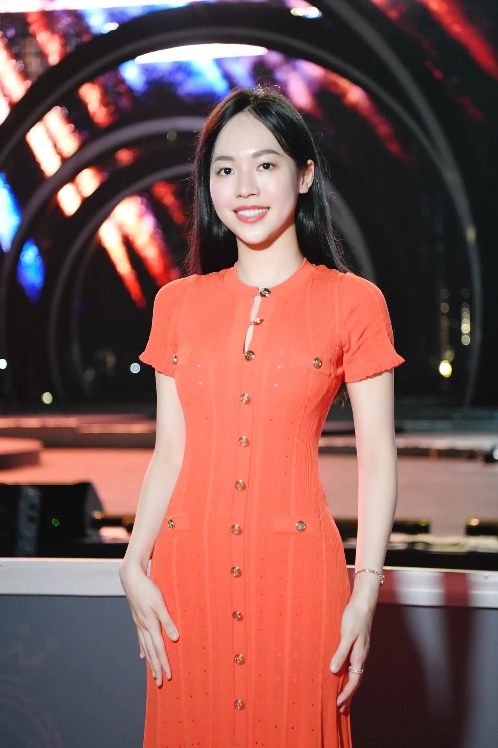 Hoa hậu Đỗ Thị Hà hội ngộ Á hậu Trịnh Thùy Linh, Ngọc Hằng ảnh 6