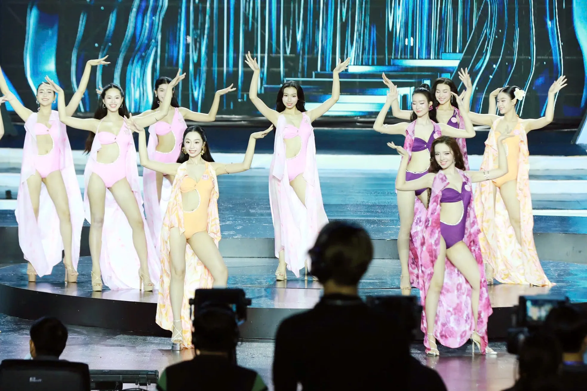 25 thí sinh Hoa hậu Việt Nam nóng bỏng diễn bikini ảnh 1