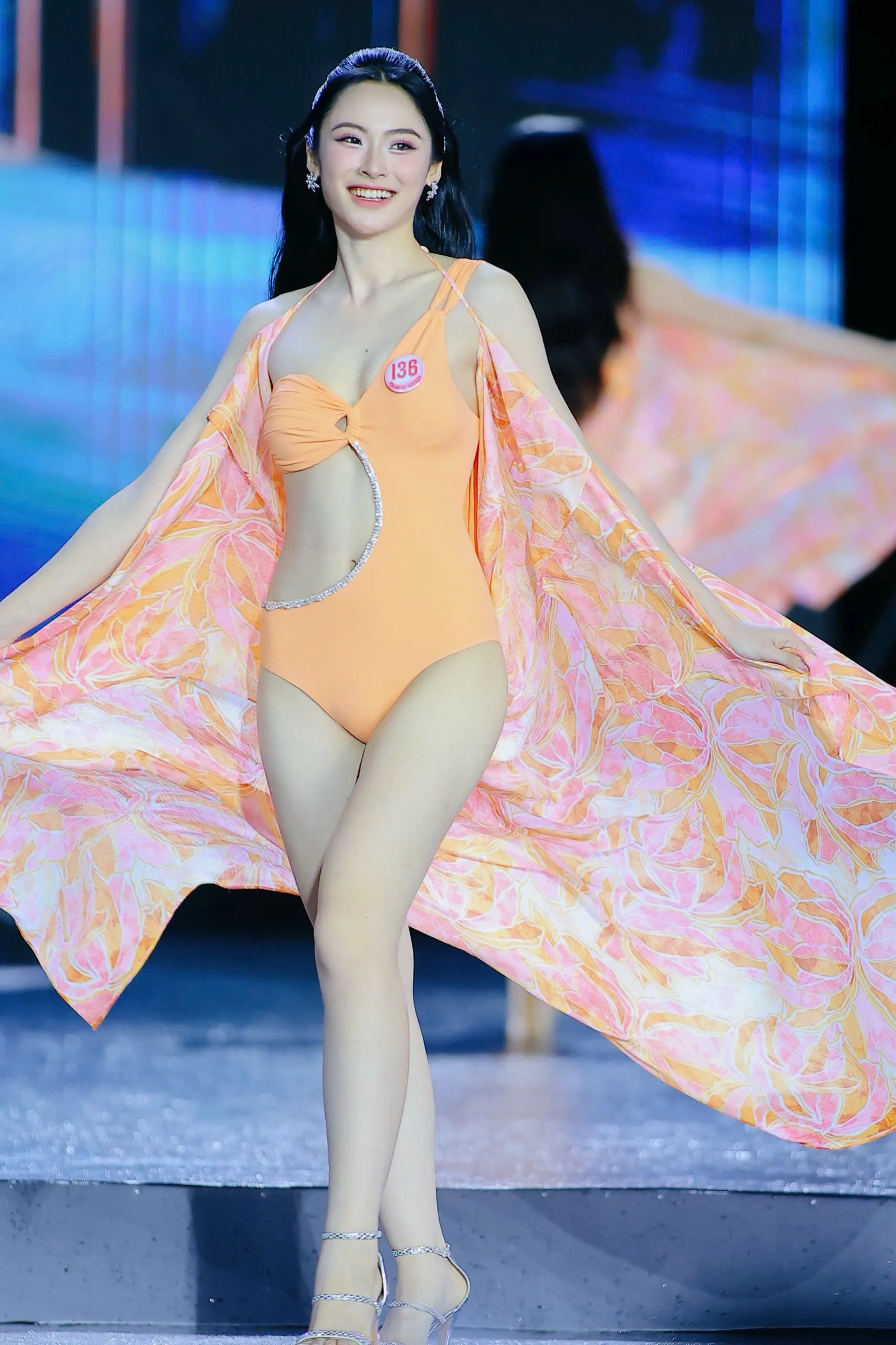 Màn trình diễn bikini khiến Hoa hậu Hà Trúc Linh và Á hậu Châu Anh tiếc nuối  ảnh 14