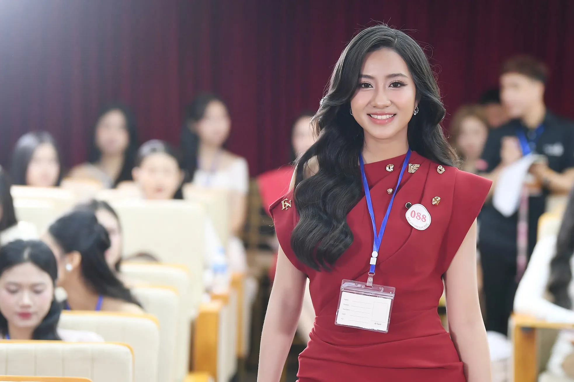 Loạt ảnh Hà Trúc Linh ở sơ khảo Hoa hậu Việt Nam gây sốt trở lại ảnh 10