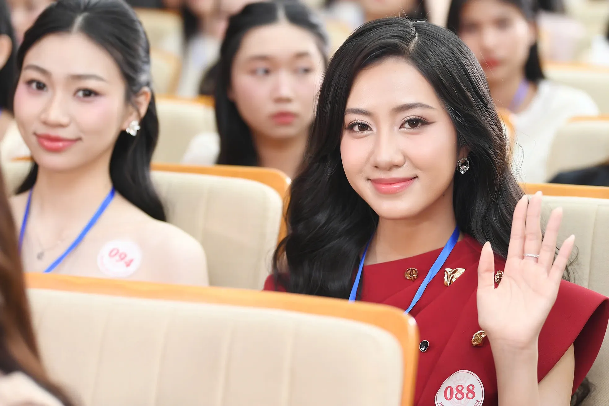 Loạt ảnh Hà Trúc Linh ở sơ khảo Hoa hậu Việt Nam gây sốt trở lại ảnh 1