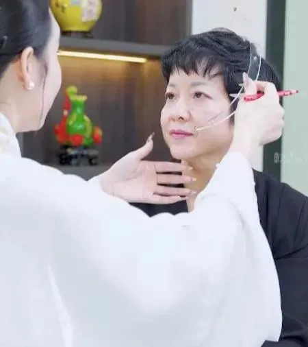 Hàng loạt video nghệ sĩ Việt quảng cáo chân mày phong thủy biến mất ảnh 3