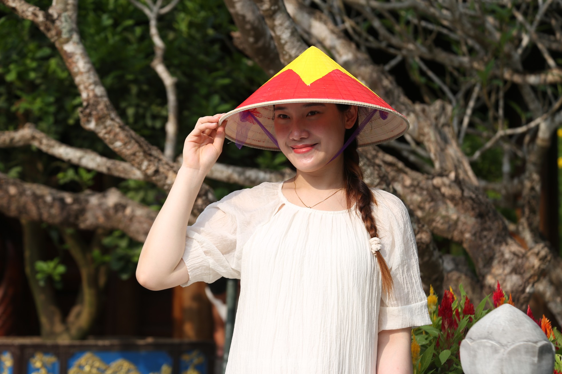 Hàng vạn người về quê Bác trong ngày giải phóng miền Nam, thống nhất đất nước ảnh 10