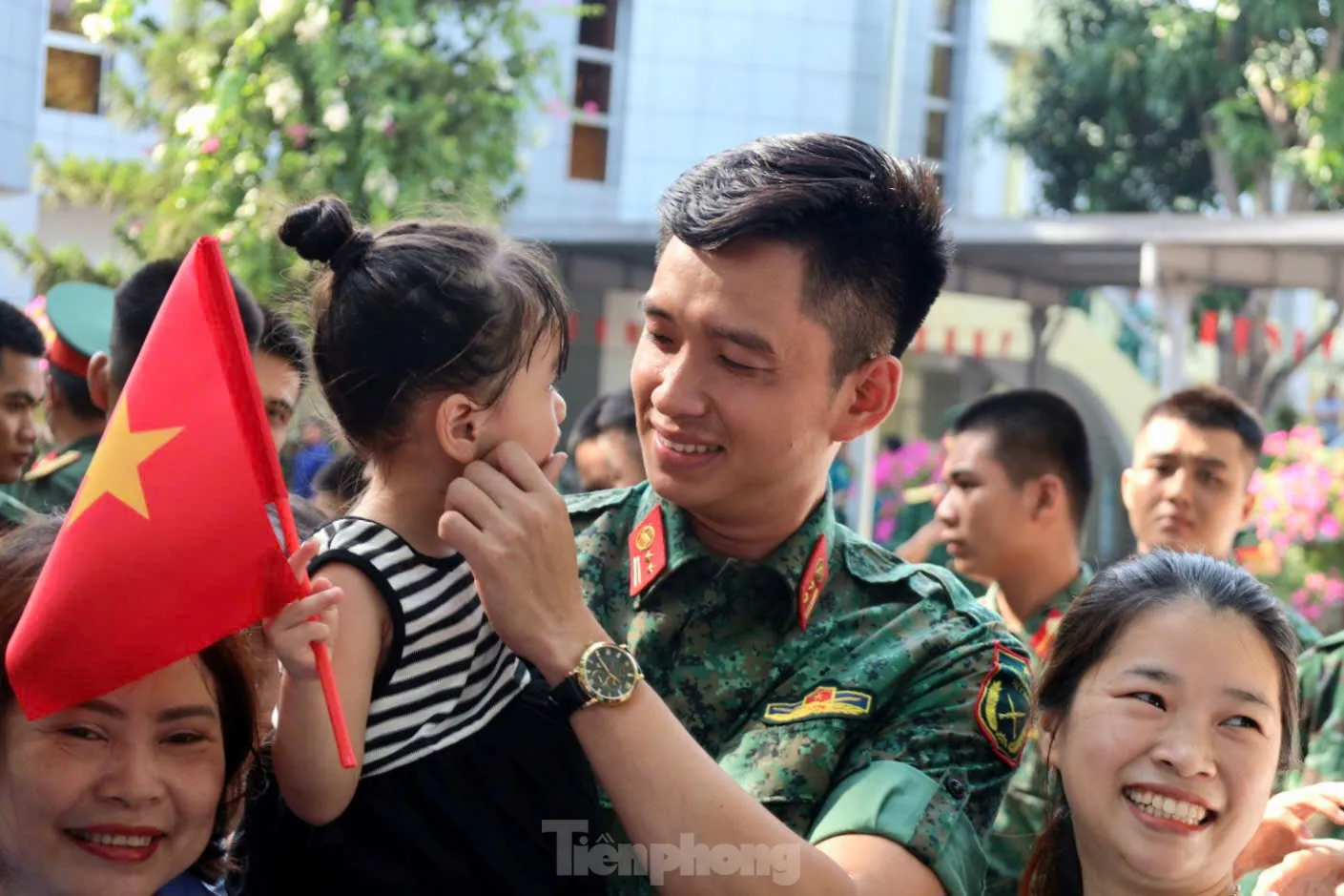 Quân khu 4, tỉnh Nghệ An đón, tặng quà lực lượng Quân khu 7 tham gia diễu binh kỷ niệm 80 năm Quốc khánh ảnh 4