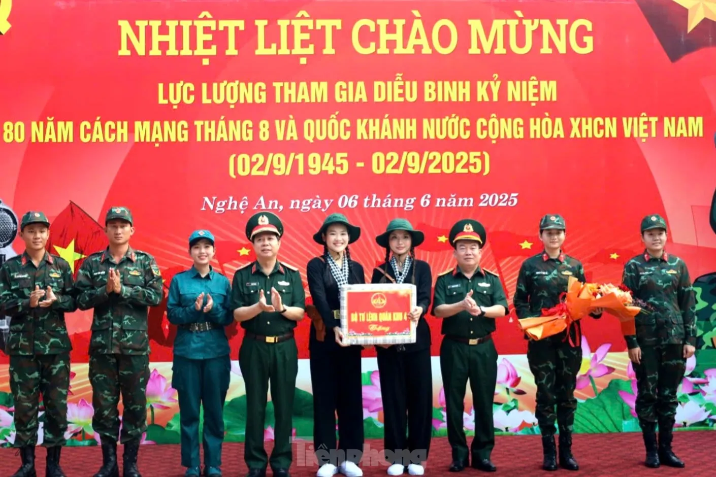 Quân khu 4, tỉnh Nghệ An đón, tặng quà lực lượng Quân khu 7 tham gia diễu binh kỷ niệm 80 năm Quốc khánh ảnh 9