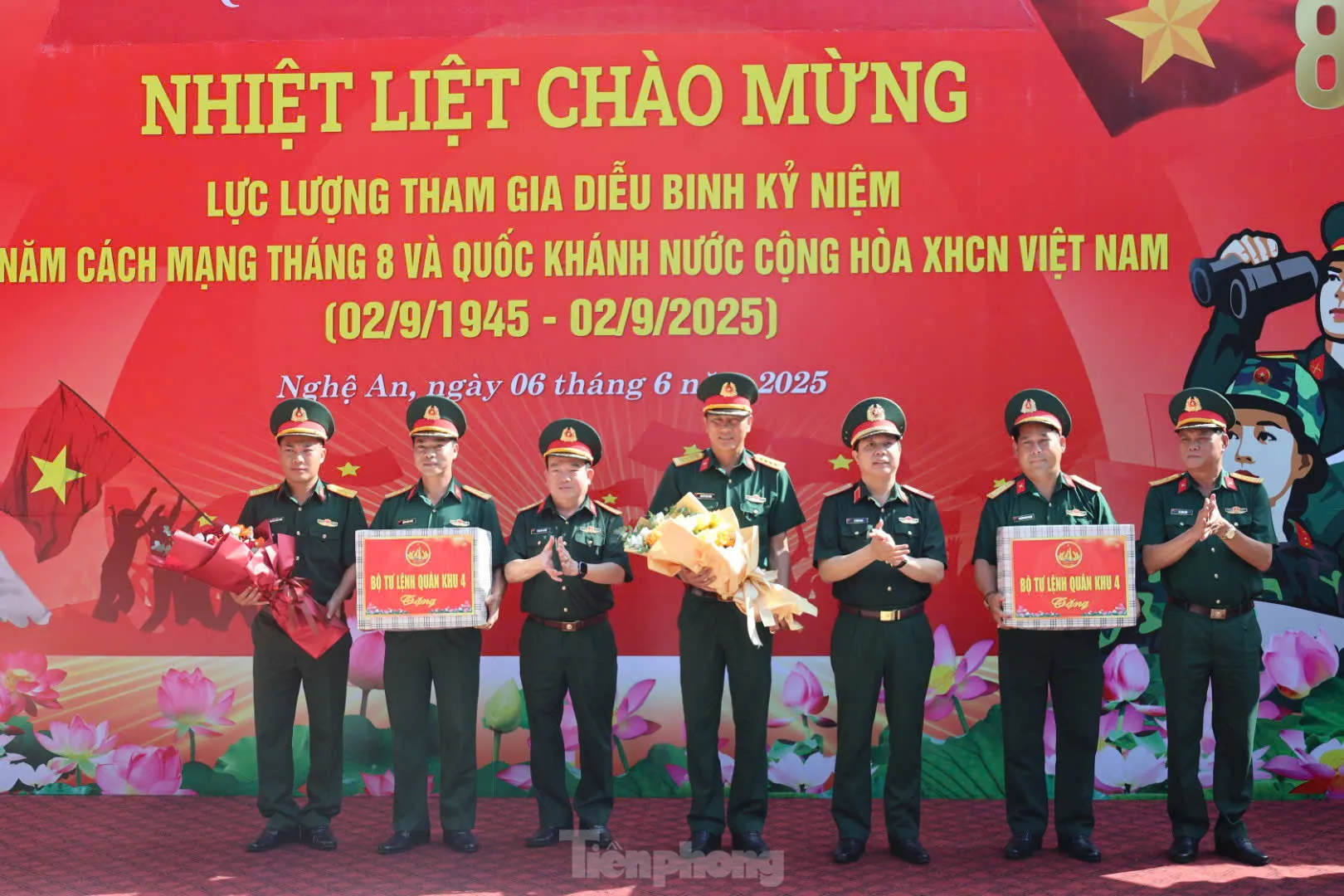 Quân khu 4, tỉnh Nghệ An đón, tặng quà lực lượng Quân khu 7 tham gia diễu binh kỷ niệm 80 năm Quốc khánh ảnh 11