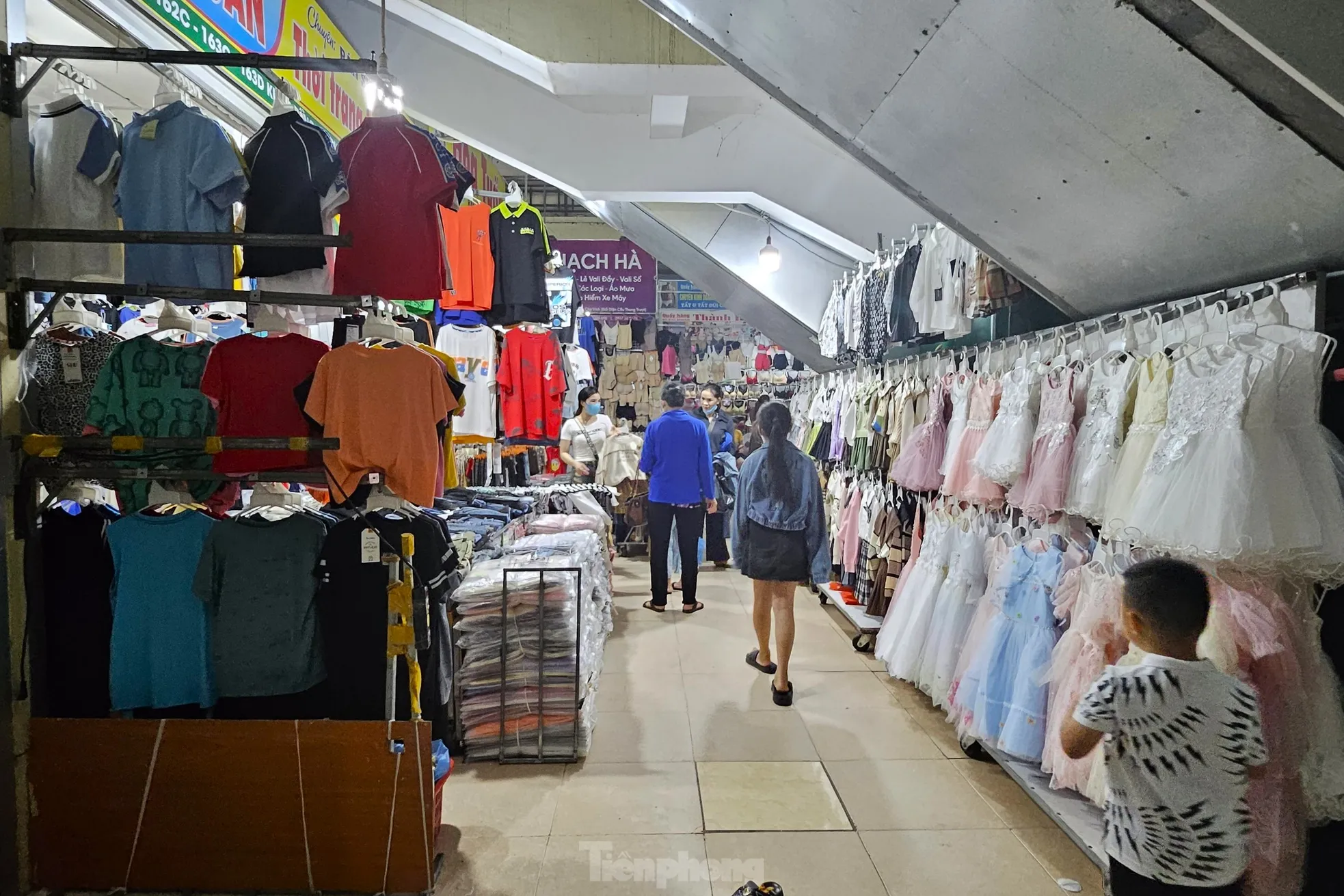 Chợ Vinh 'sáng đèn' sau hơn 1 tuần tiểu thương đồng loạt đóng cửa ảnh 2