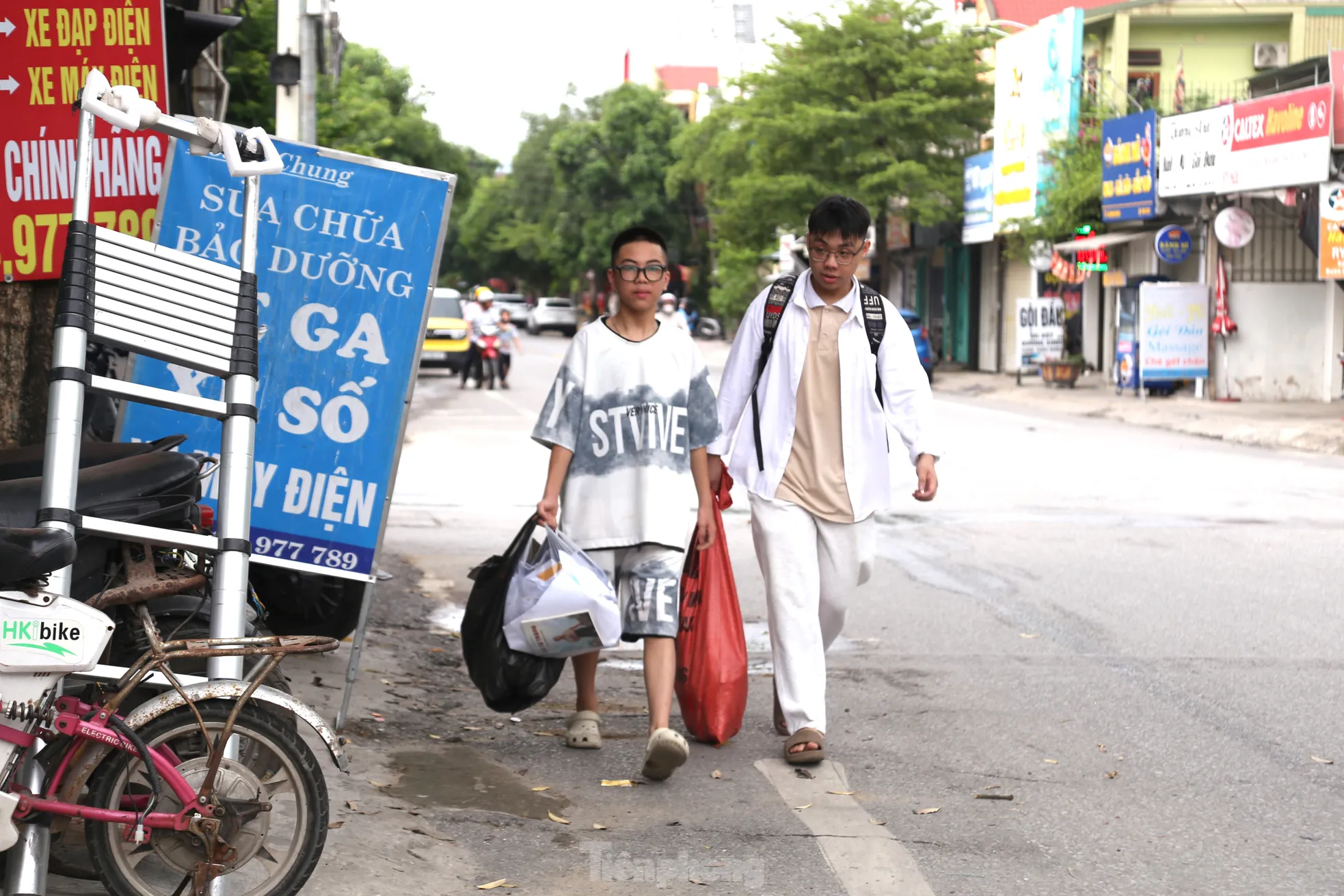 Đổi phế liệu lấy cây, lan tỏa sống xanh ảnh 2