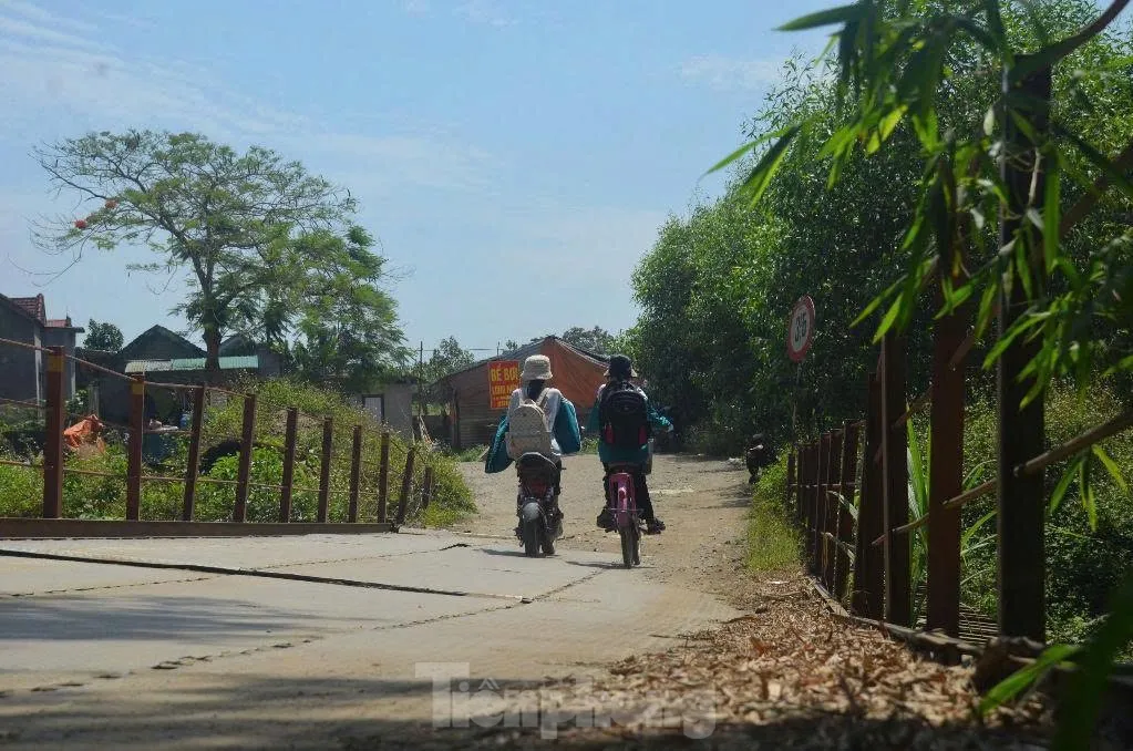 Bất an khi đi qua cầu tạm bị nghiêng, rung lắc mạnh ảnh 8