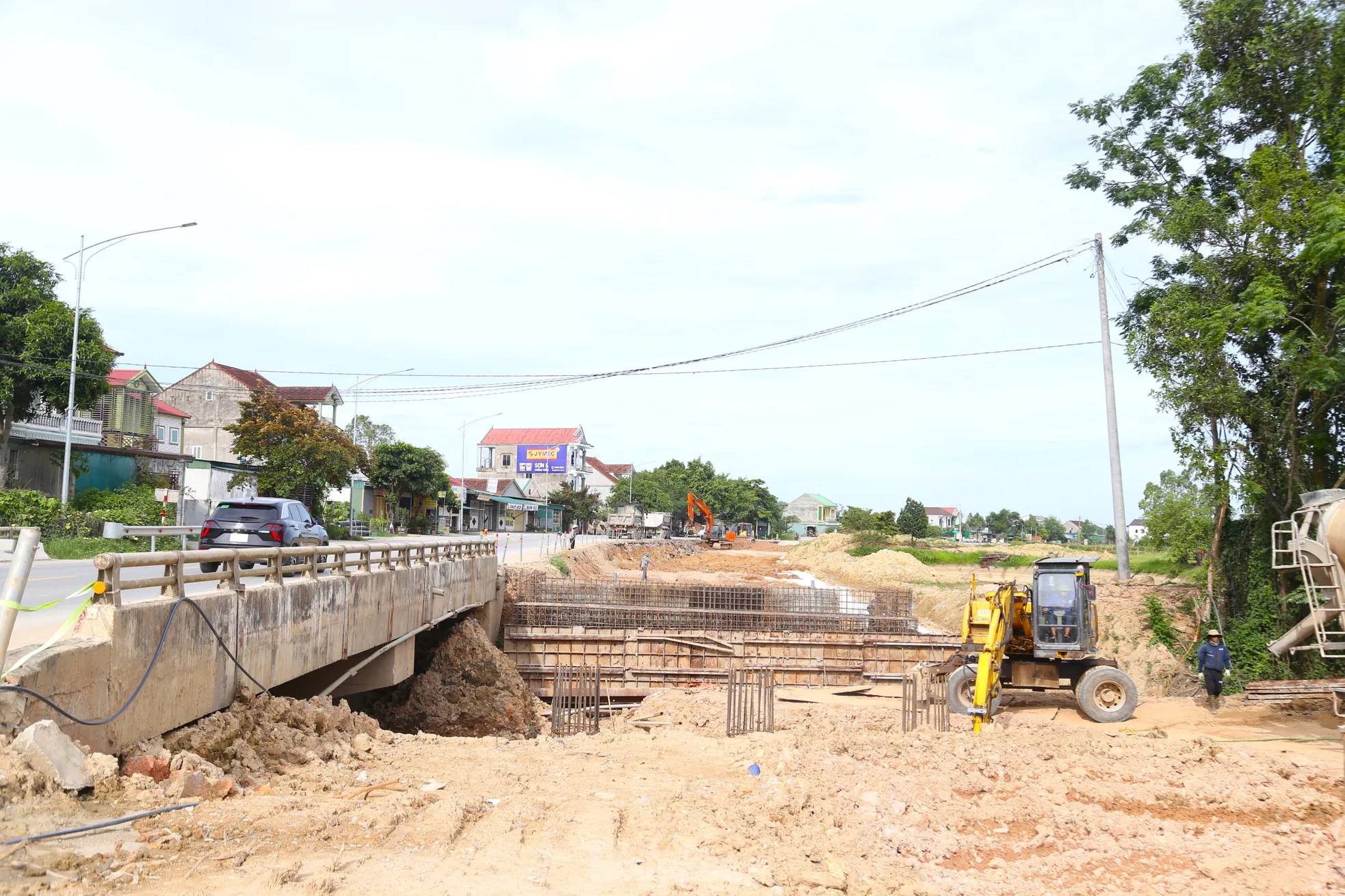 Dự án mở rộng quốc lộ 500 tỷ đồng vừa thi công vừa ‘chờ’ mặt bằng ảnh 6