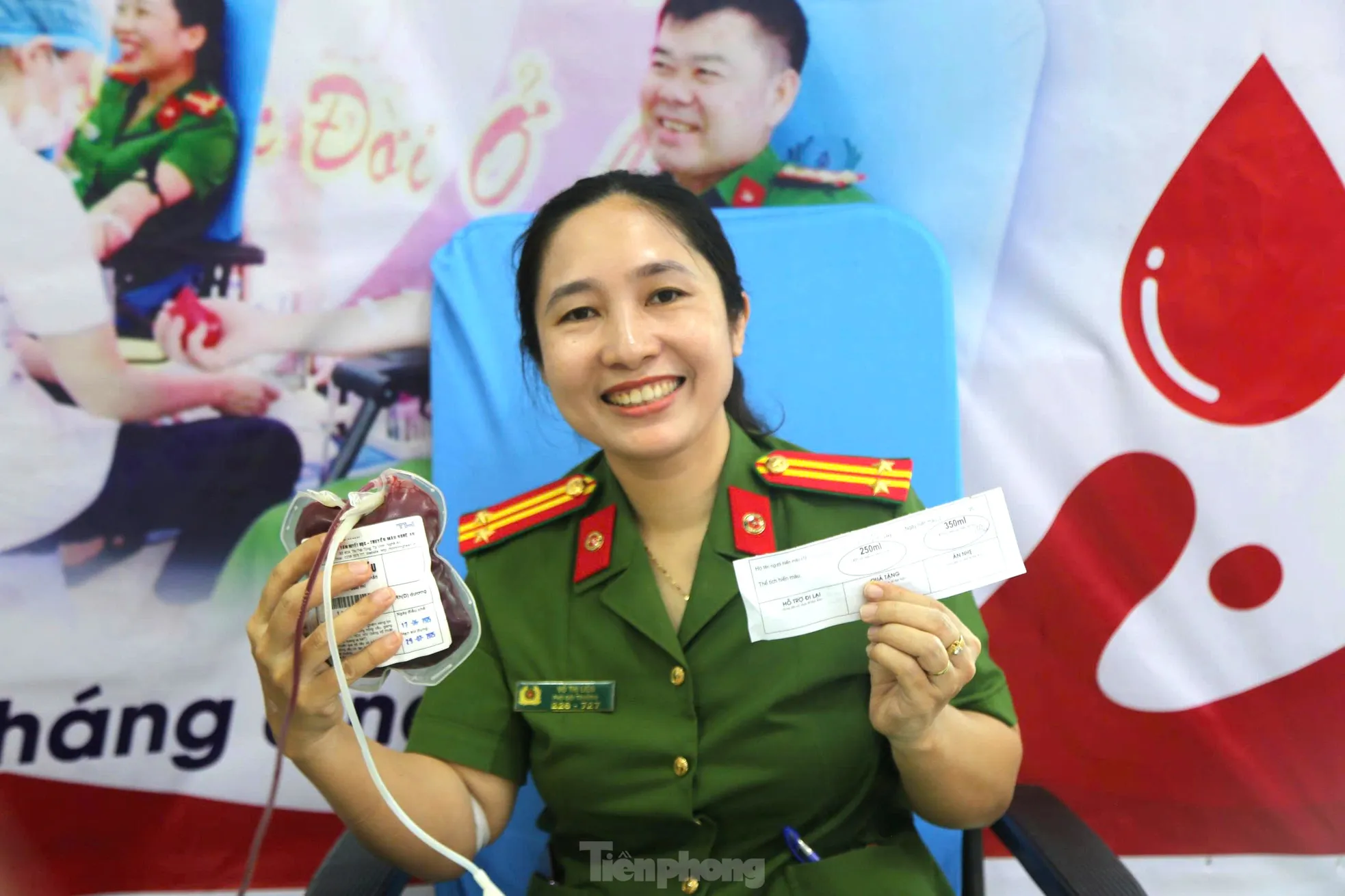 Bệnh viện ‘cạn’ máu, hơn 100 cán bộ, chiến sĩ Công an Nghệ An trao giọt máu nghĩa tình ảnh 10