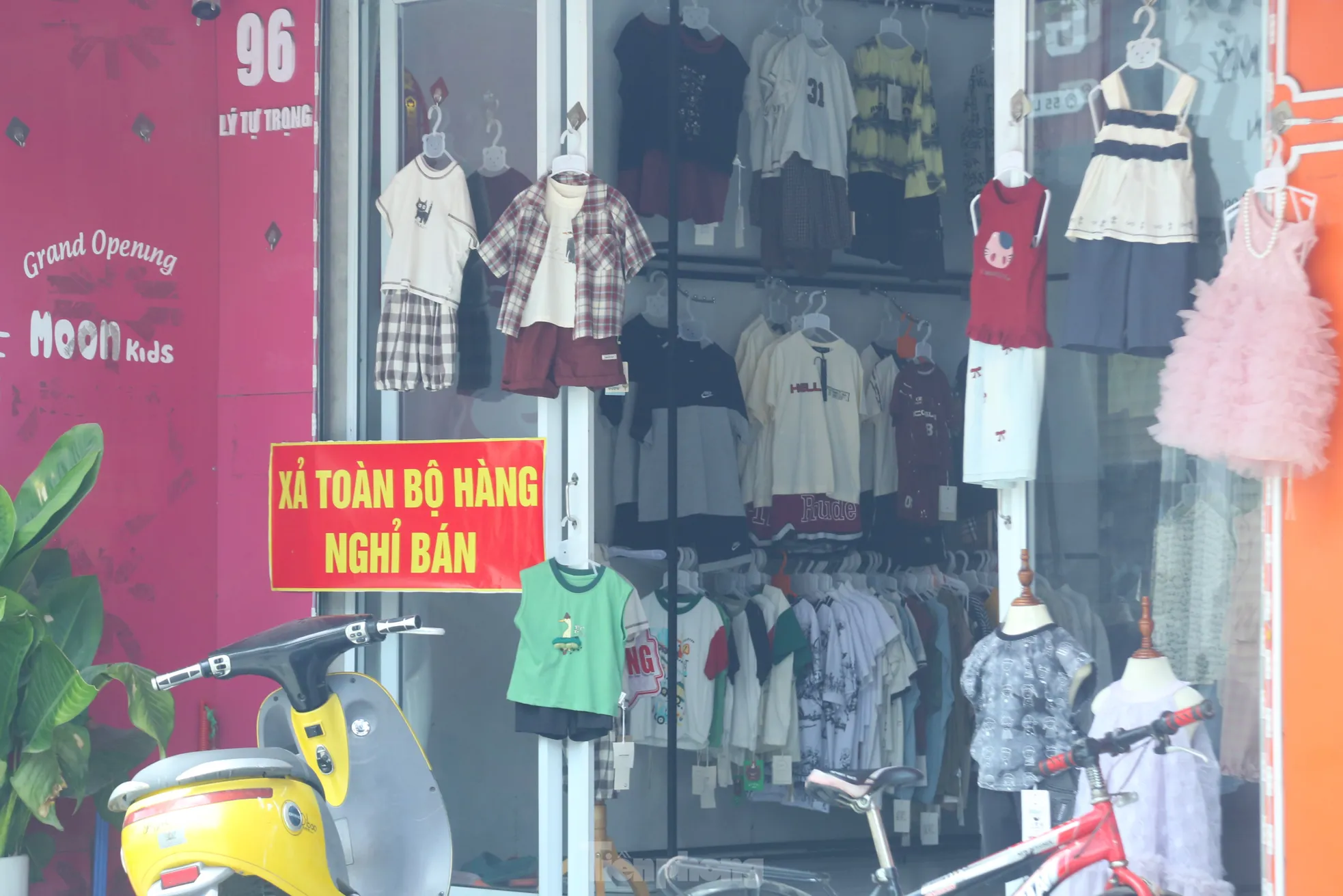 Loạt mặt bằng kinh doanh ở Nghệ An đóng cửa, treo biển nghỉ bán ảnh 15