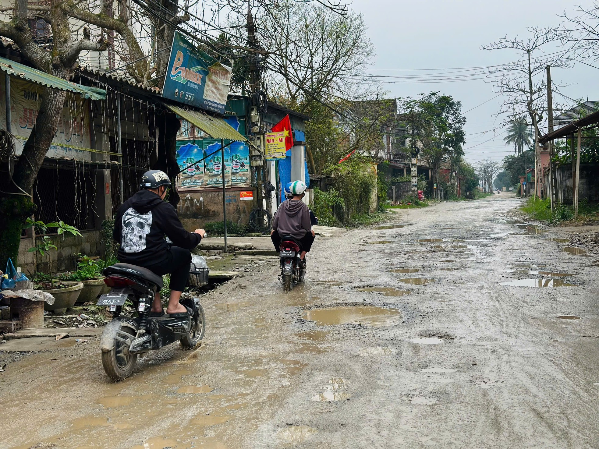 Đường xuống cấp, chi chít “ổ voi" như bẫy người tham gia giao thông ảnh 4