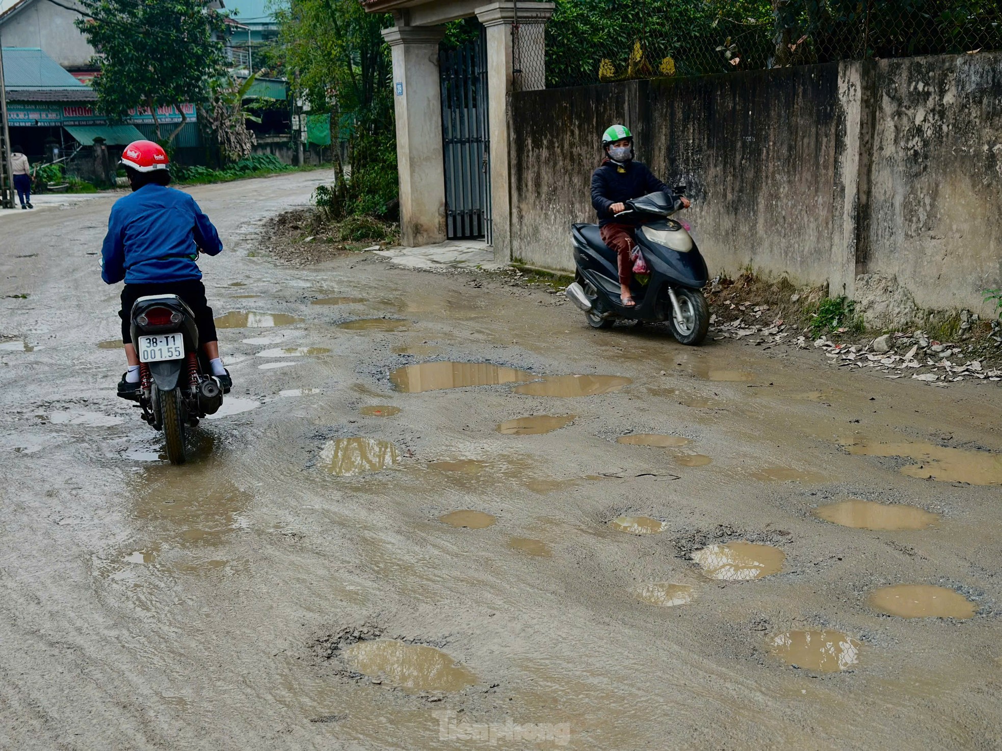 Đường xuống cấp, chi chít “ổ voi" như bẫy người tham gia giao thông ảnh 5