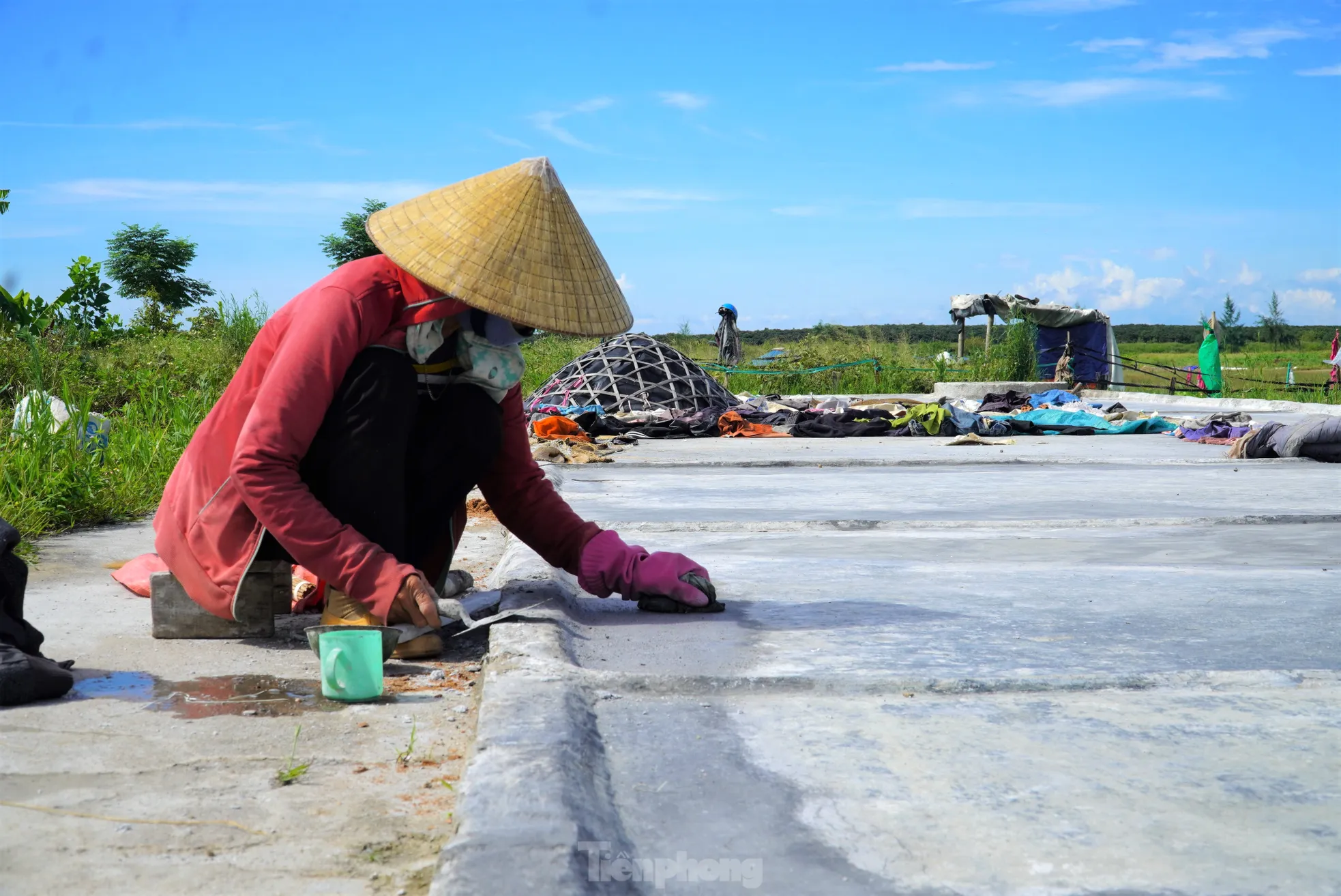 Xót xa nhìn 'thủ phủ' làm muối vắng ngắt, diêm dân bỏ ruộng đổi nghề ảnh 8
