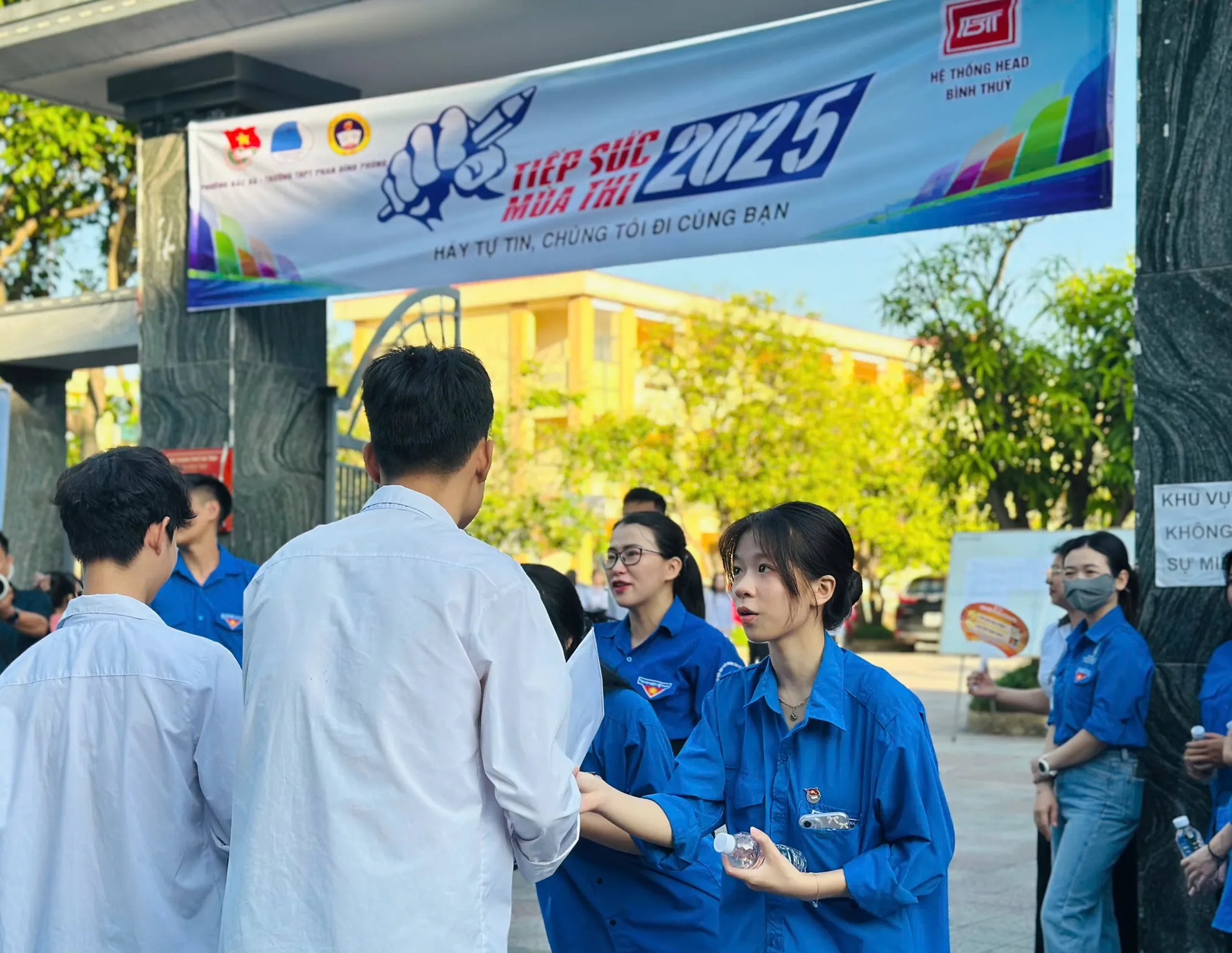 Dấu ấn tiếp sức mùa thi của tuổi trẻ Hà Tĩnh ảnh 11