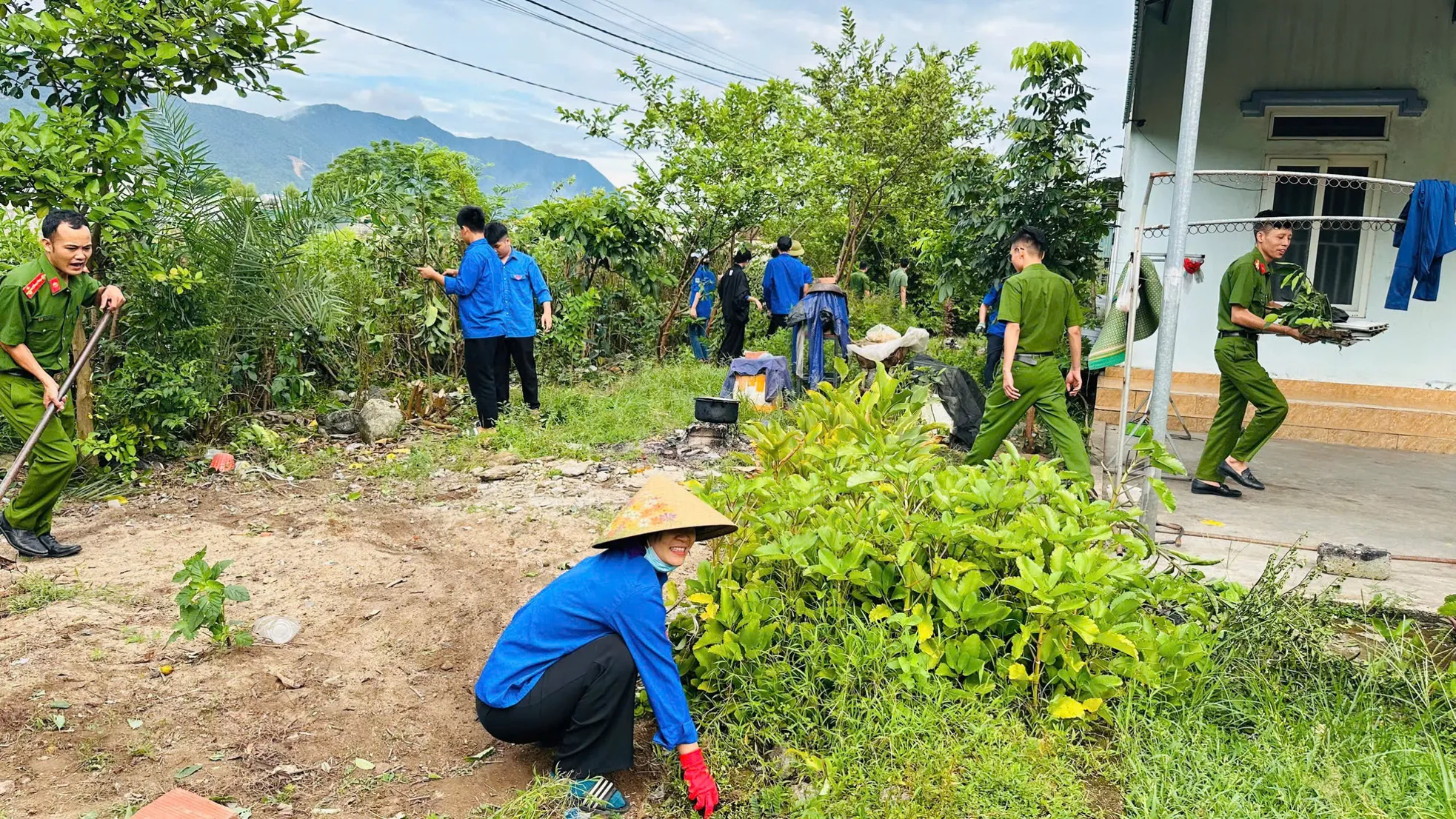 Nhiều hoạt động ý nghĩa tháng tri ân của tuổi trẻ Hà Tĩnh ảnh 12