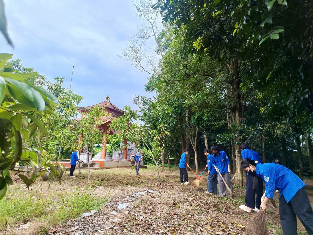 Nhiều hoạt động ý nghĩa tháng tri ân của tuổi trẻ Hà Tĩnh ảnh 15