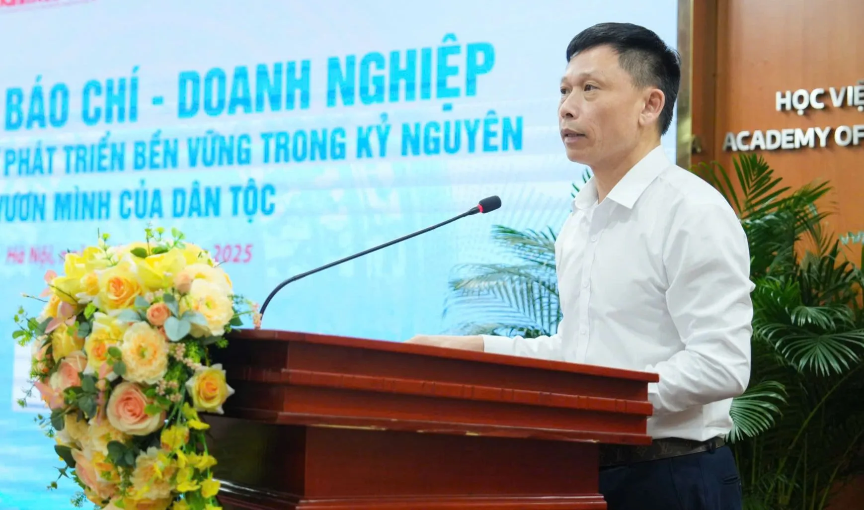 Báo chí phải là ‘người đồng hành bản lĩnh’ ảnh 2
