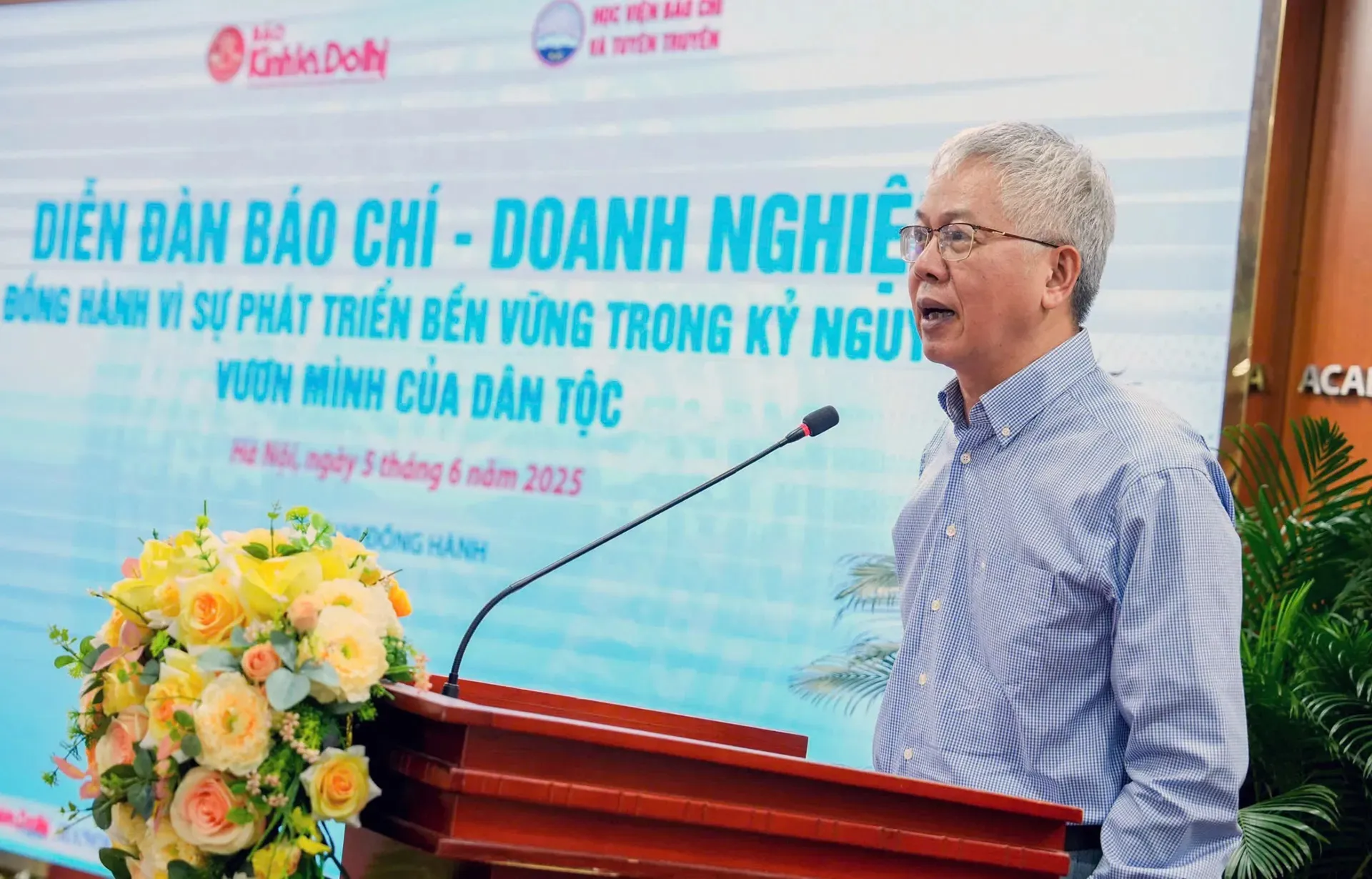 Báo chí phải là ‘người đồng hành bản lĩnh’ ảnh 4