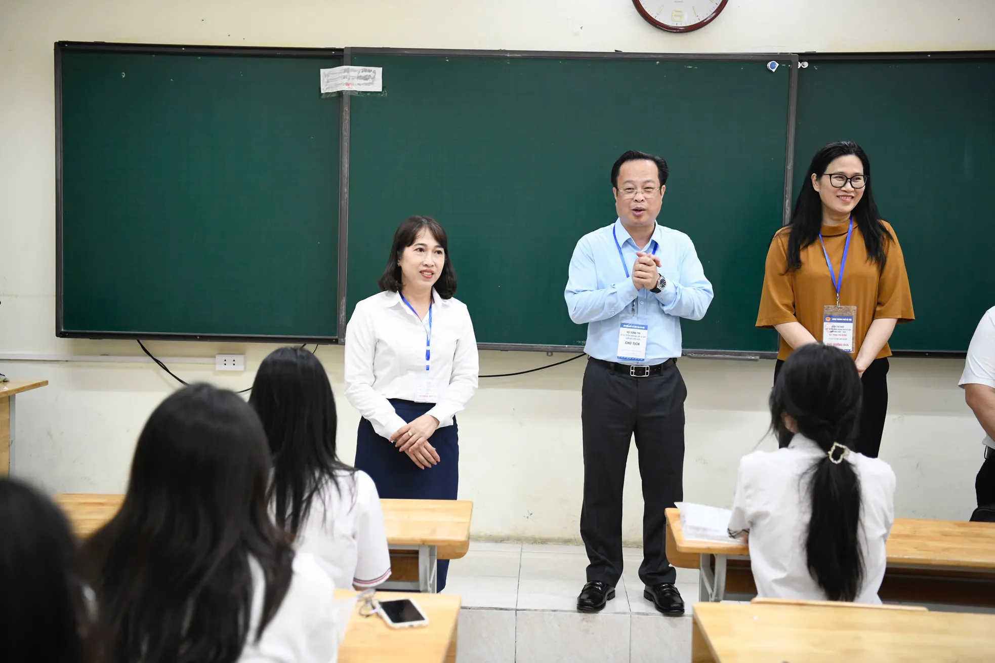 Hơn 100.000 thí sinh Hà Nội làm thủ tục thi lớp 10, Giám đốc Sở GD&ĐT đi thị sát ảnh 3