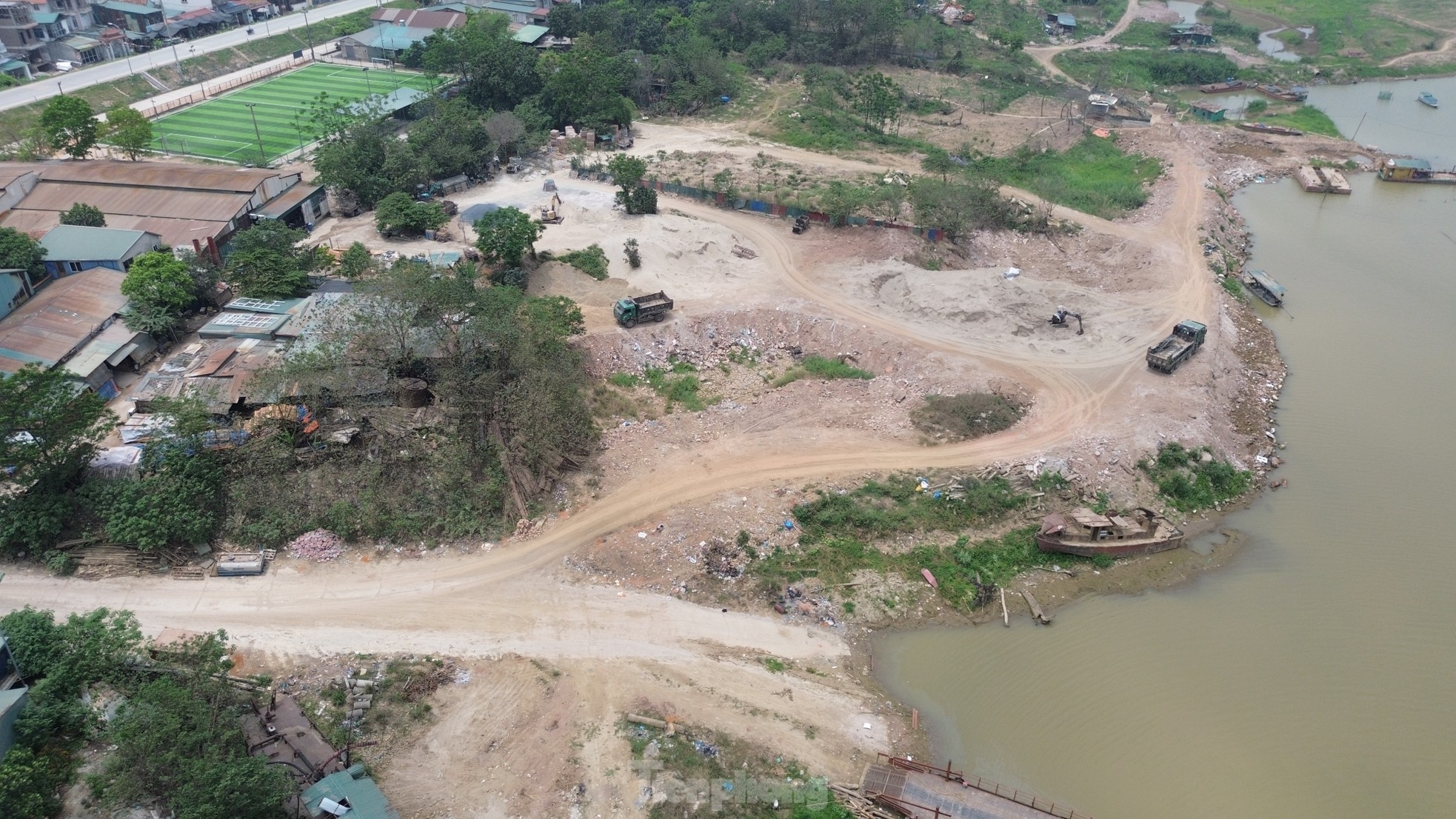 Hà Nội: Hàng loạt bãi trung chuyển vật liệu xây dựng trái phép ven sông Hồng ảnh 9