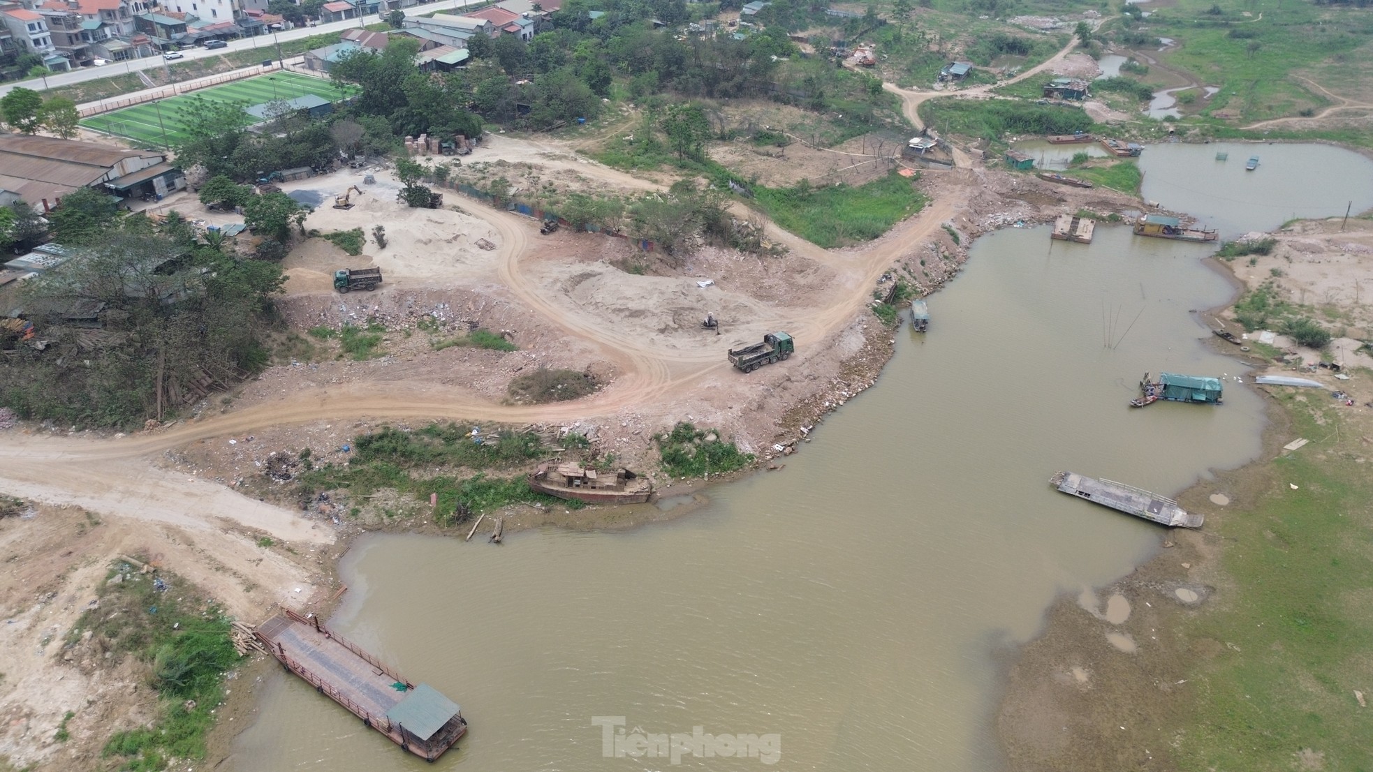 Hà Nội: Hàng loạt bãi trung chuyển vật liệu xây dựng trái phép ven sông Hồng ảnh 6