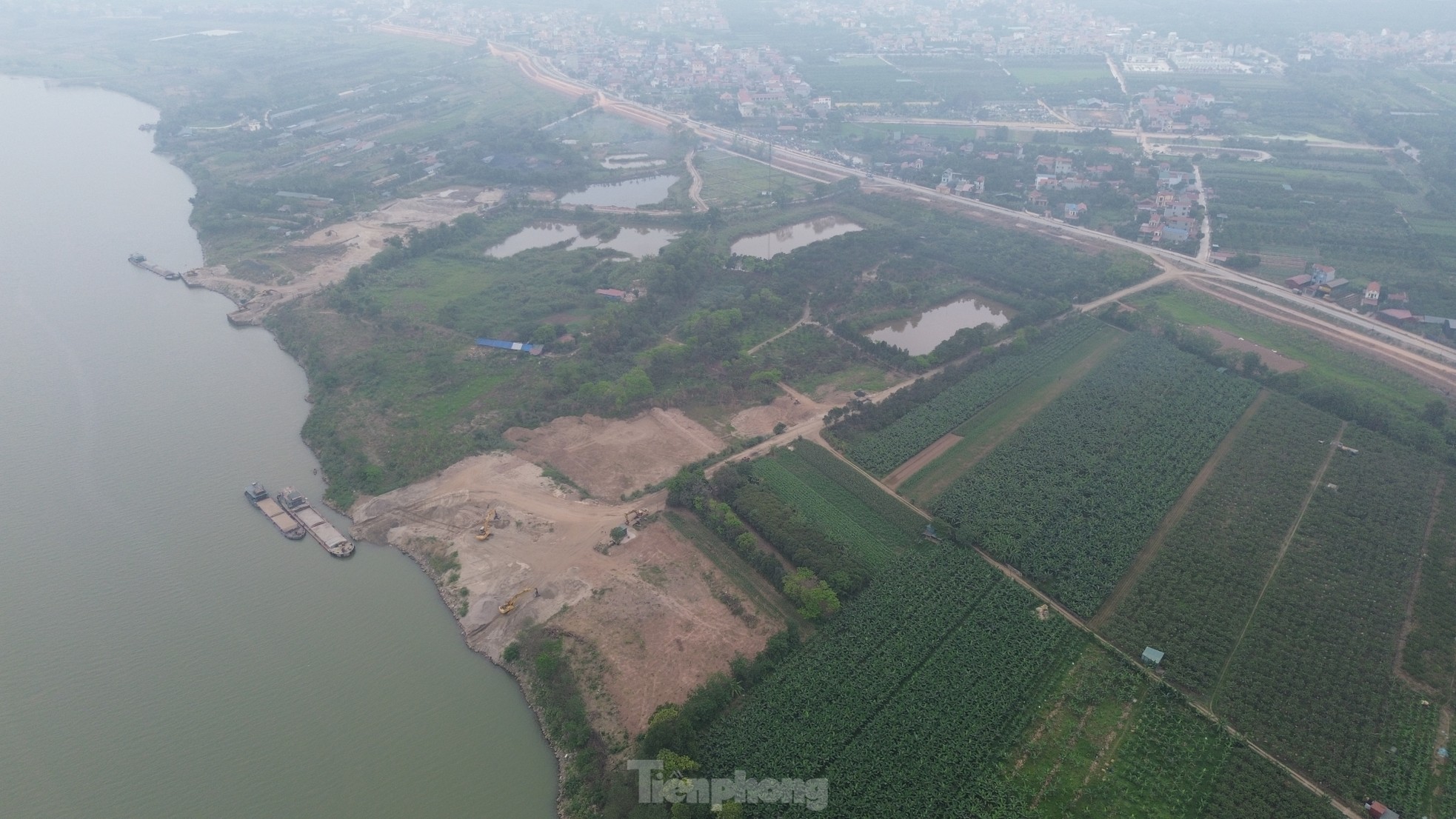 Hà Nội: Hàng loạt bãi trung chuyển vật liệu xây dựng trái phép ven sông Hồng ảnh 5