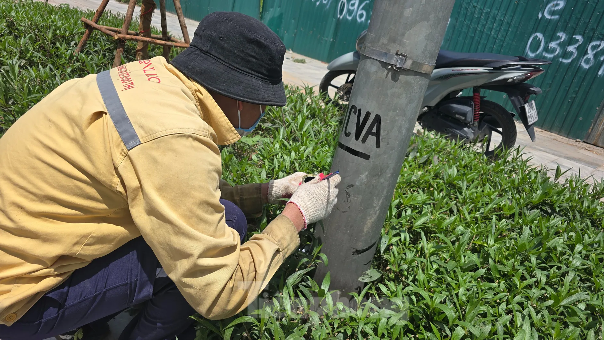 Hà Nội: Mưu sinh trong ngày nắng nóng 40 độ C ảnh 1