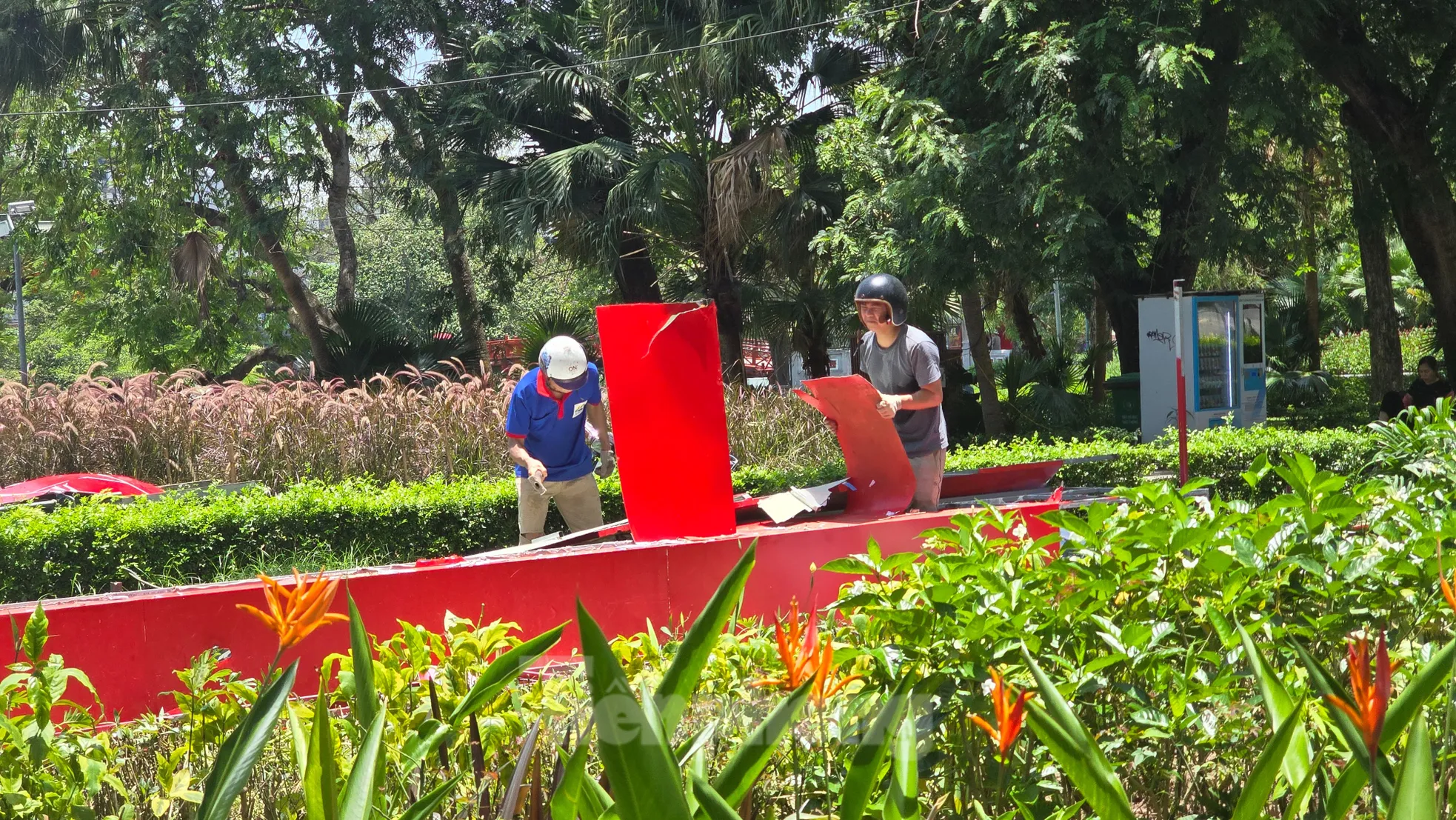 Hà Nội: Mưu sinh trong ngày nắng nóng 40 độ C ảnh 2