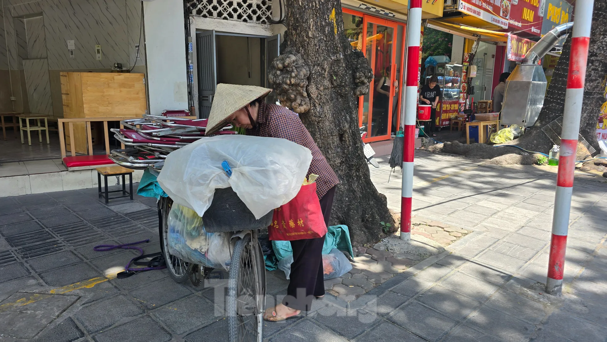 Hà Nội: Mưu sinh trong ngày nắng nóng 40 độ C ảnh 6
