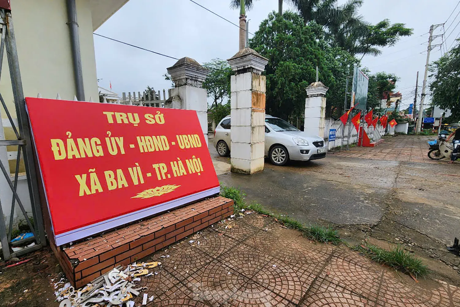 Hà Nội gấp rút thay biển trụ sở, chờ 'thời khắc lịch sử'- Ảnh 11. Hà Nội gấp rút thay biển trụ sở, chờ 'thời khắc lịch sử'- Ảnh 11.