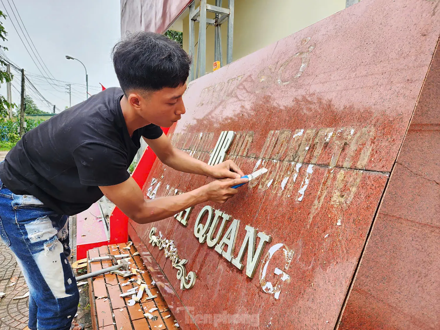 Hà Nội gấp rút thay biển trụ sở, chờ 'thời khắc lịch sử'- Ảnh 9. Hà Nội gấp rút thay biển trụ sở, chờ 'thời khắc lịch sử'- Ảnh 9.