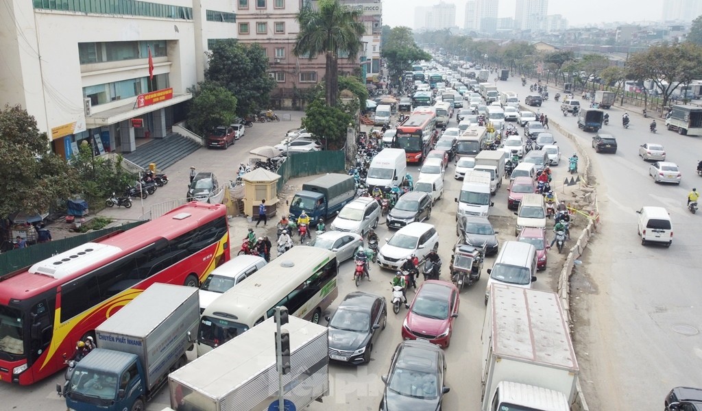 Giao thông tại Giải Phóng - Kim Đồng sắp ‘giảm nhiệt’ khi dỡ hàng rào thi công ảnh 8