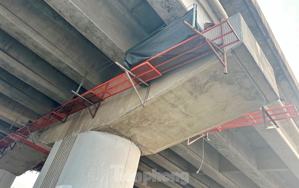 Sửa chữa gấp các gối trụ cầu Vành đai 3 trên cao bị xô lệch ảnh 6