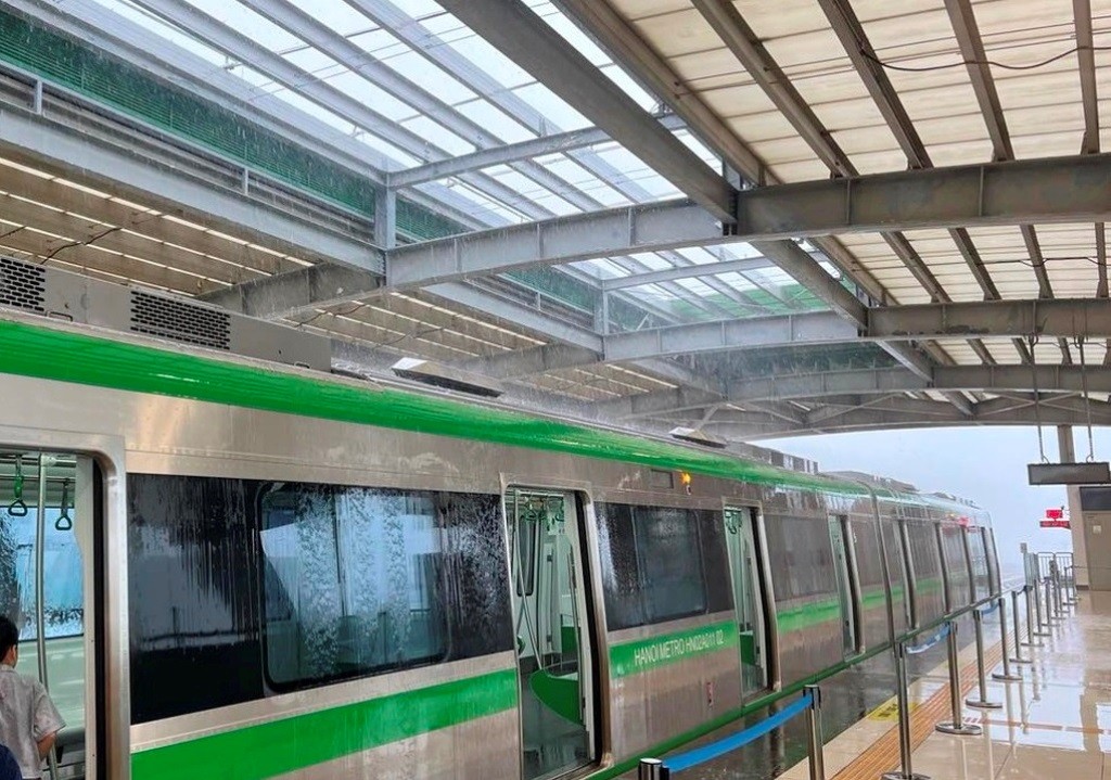 Hà Nội: Cận cảnh các hạng mục xuống cấp, hư hỏng tại ga tàu Yên Nghĩa ảnh 1