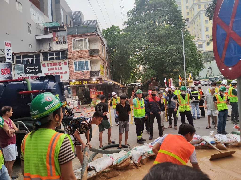 Cận cảnh 'suối bùn' tuôn trào ở Metro Nhổn-Ga Hà Nội ảnh 5