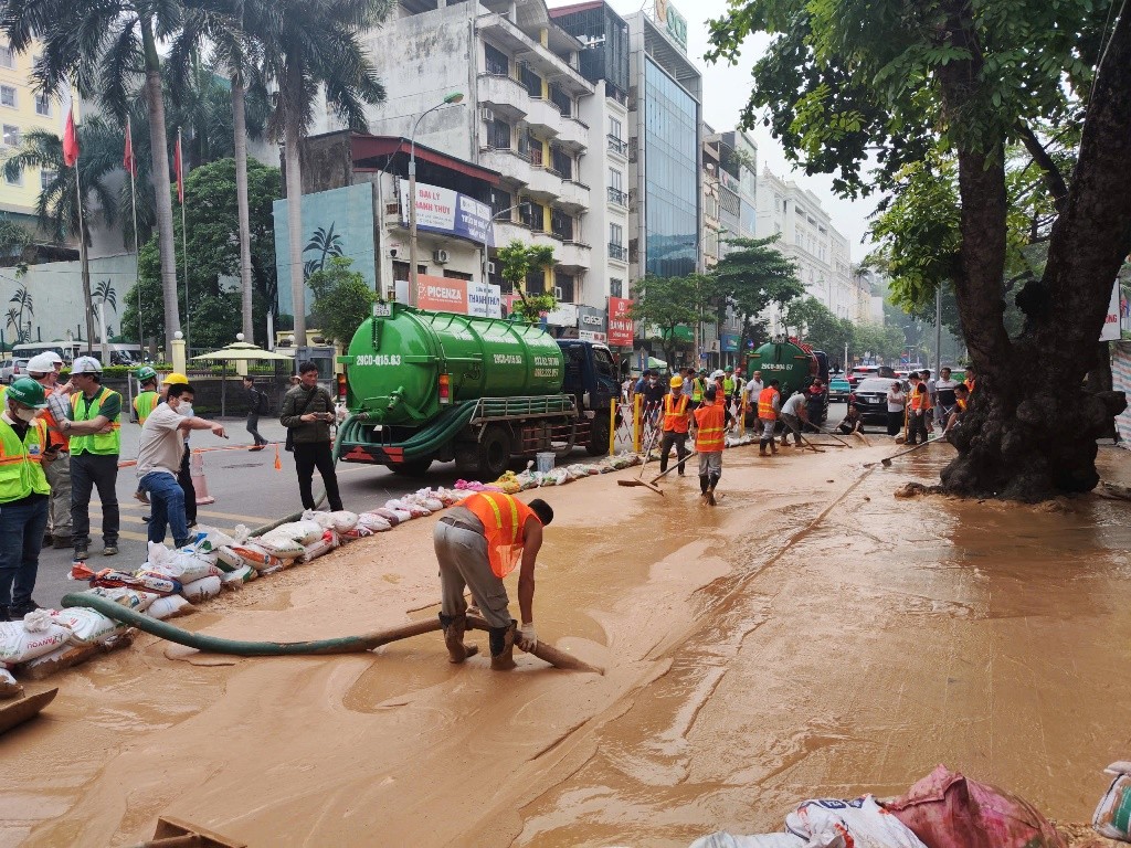 Cận cảnh 'suối bùn' tuôn trào ở Metro Nhổn-Ga Hà Nội ảnh 7