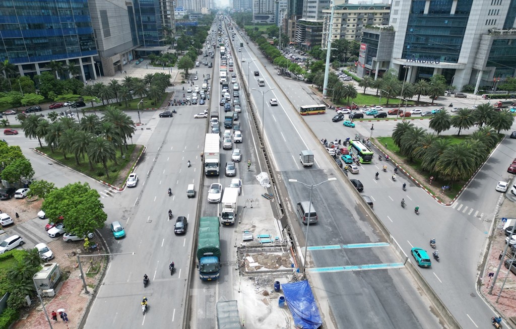 Đường Vành đai 3 ùn tắc nhưng công trường ‘vắng bóng’ công nhân ảnh 2