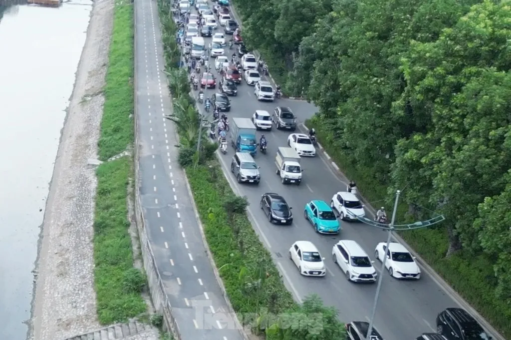 Sốt ruột nhìn đường dành riêng xe đạp ở Hà Nội không một bóng người- Ảnh 1. Sốt ruột nhìn đường dành riêng xe đạp ở Hà Nội không một bóng người- Ảnh 1.
