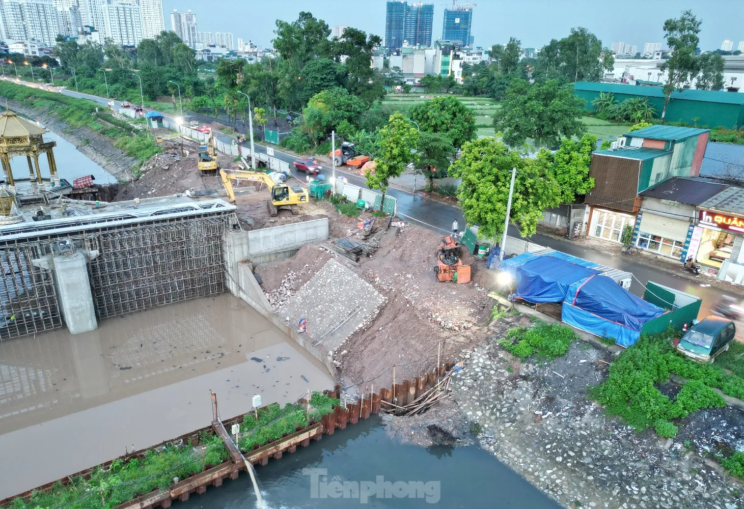 Đập tràn giữ nước có kiến trúc 'lạ mắt' đã hình thành trên sông Tô Lịch- Ảnh 5. Đập tràn giữ nước có kiến trúc 'lạ mắt' đã hình thành trên sông Tô Lịch- Ảnh 5.