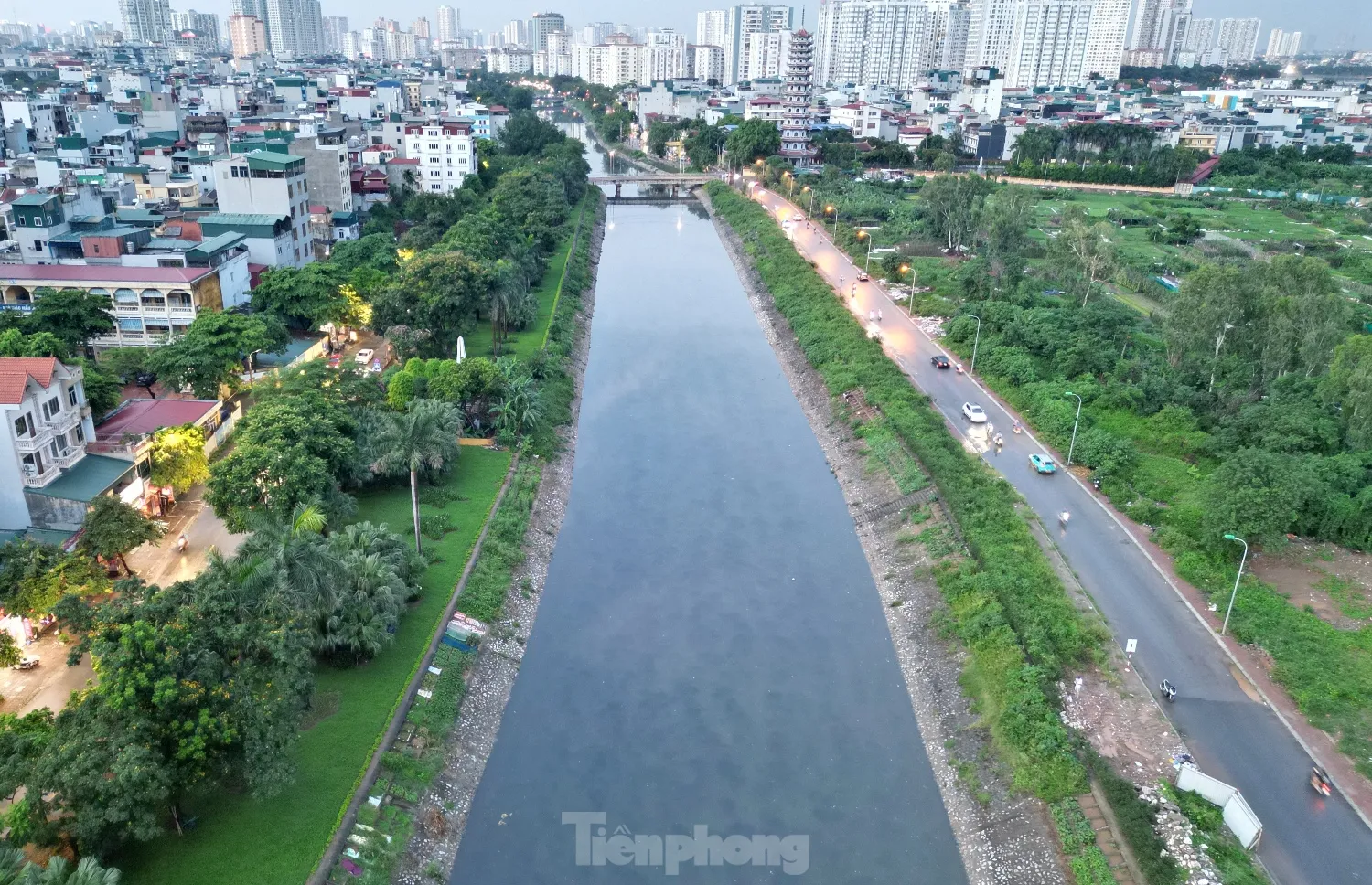 Đập tràn giữ nước có kiến trúc 'lạ mắt' đã hình thành trên sông Tô Lịch- Ảnh 6. Đập tràn giữ nước có kiến trúc 'lạ mắt' đã hình thành trên sông Tô Lịch- Ảnh 6.