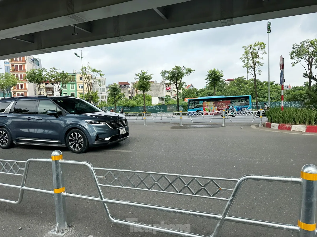 Hà Nội: Điều chỉnh cho ô tô được đi tất cả các làn đường Phạm Văn Đồng ảnh 4