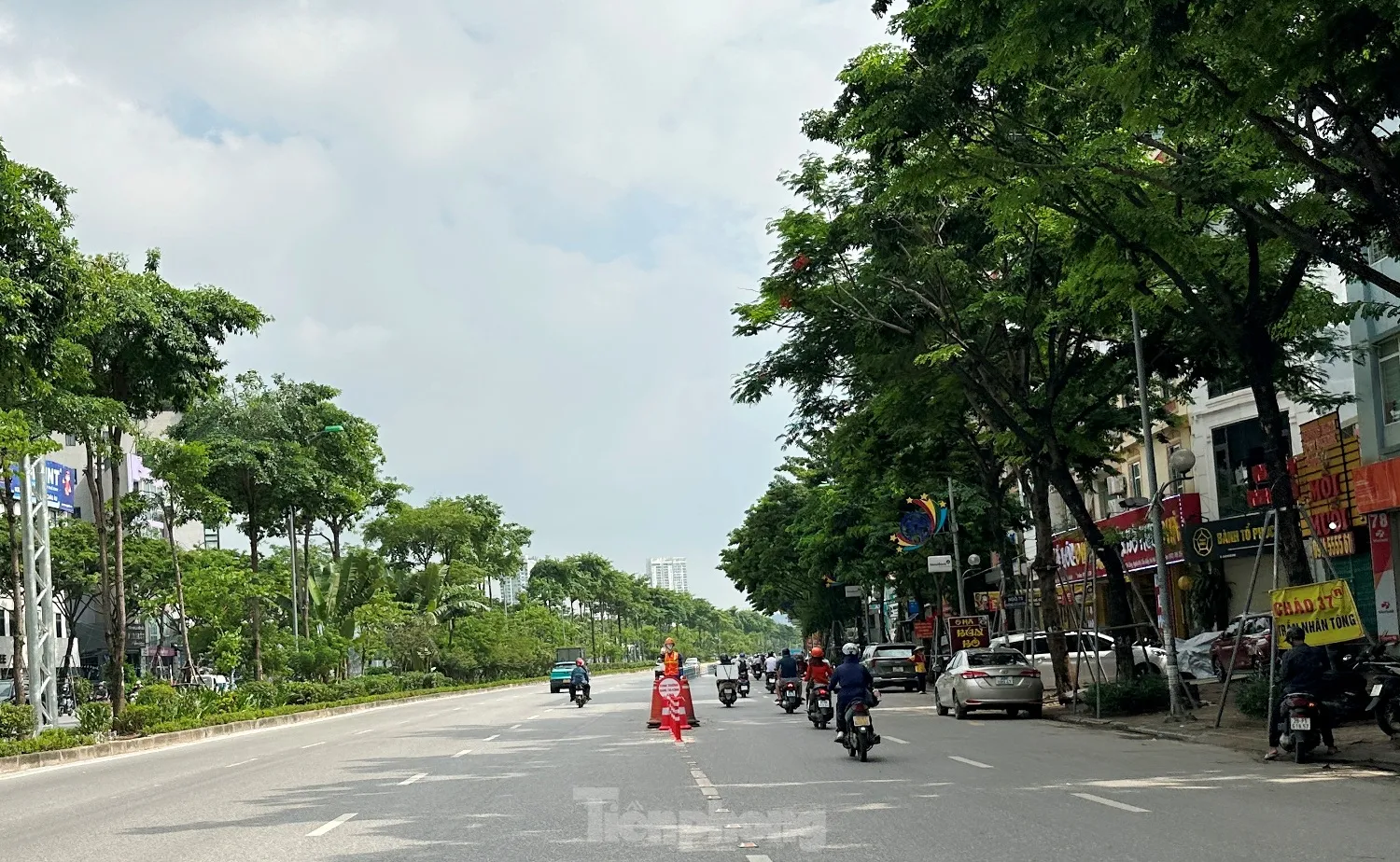 Ùn ứ, lộn xộn trên hai tuyến đường vừa phân làn tại Hà Nội ảnh 11