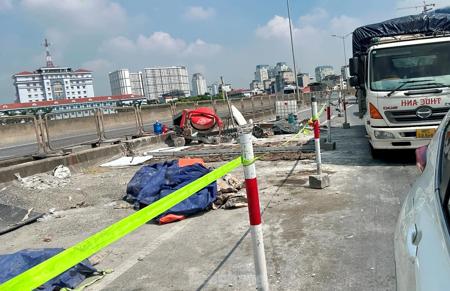 Hàng rào thi công chậm tiến độ gây ùn tắc kéo dài ở đường Vành đai 3 ảnh 6
