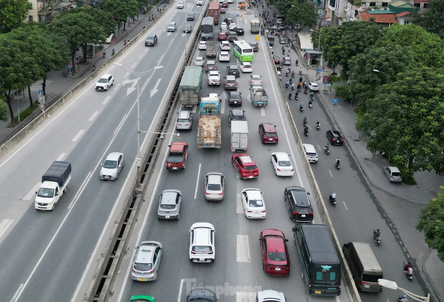 Hàng rào thi công chậm tiến độ gây ùn tắc kéo dài ở đường Vành đai 3 ảnh 8