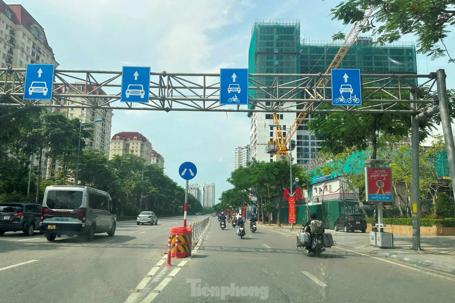 Lái xe lúng túng với các biển báo trên tuyến đường phân làn Võ Chí Công ảnh 3