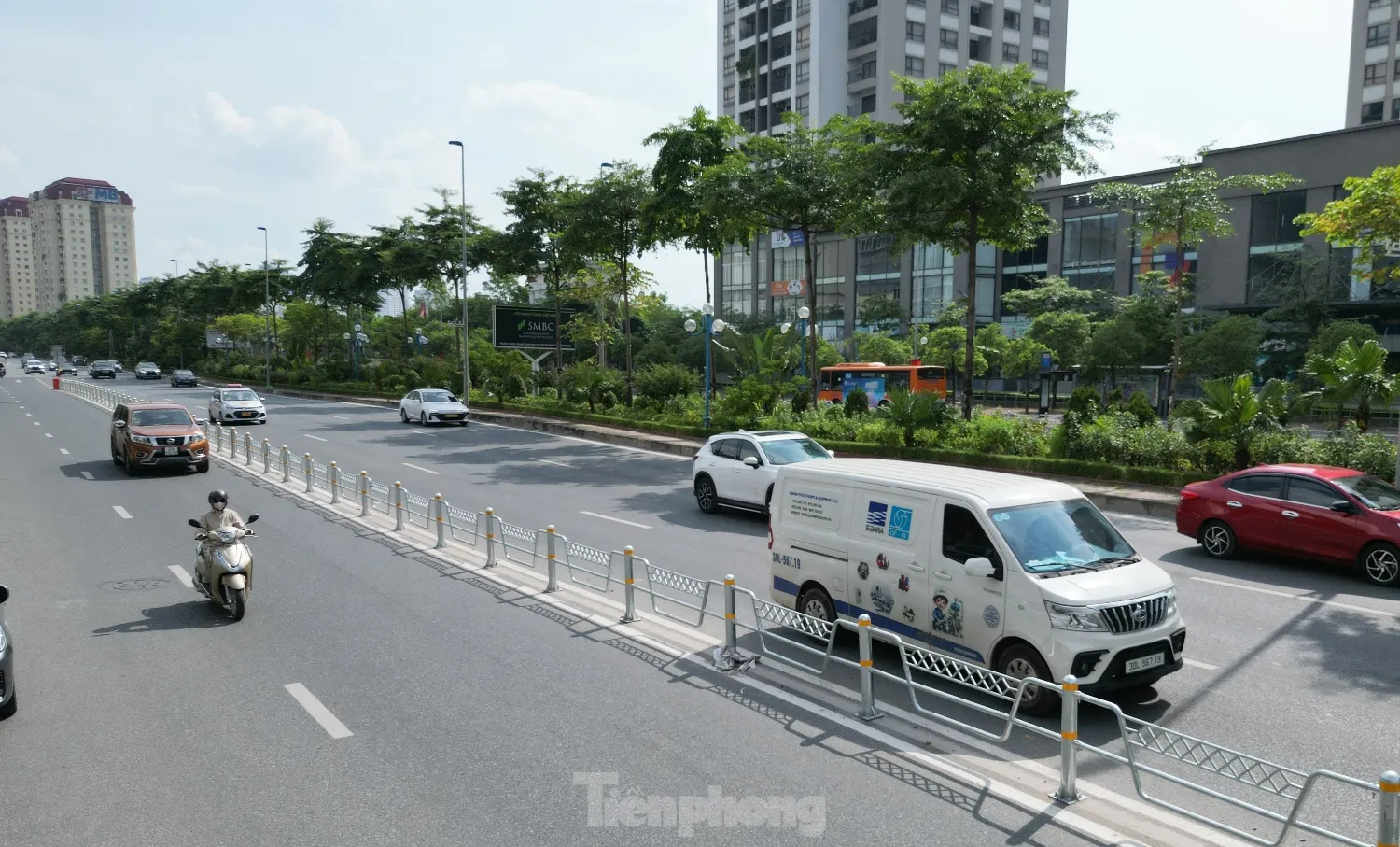 Lái xe lúng túng với các biển báo trên tuyến đường phân làn Võ Chí Công ảnh 5