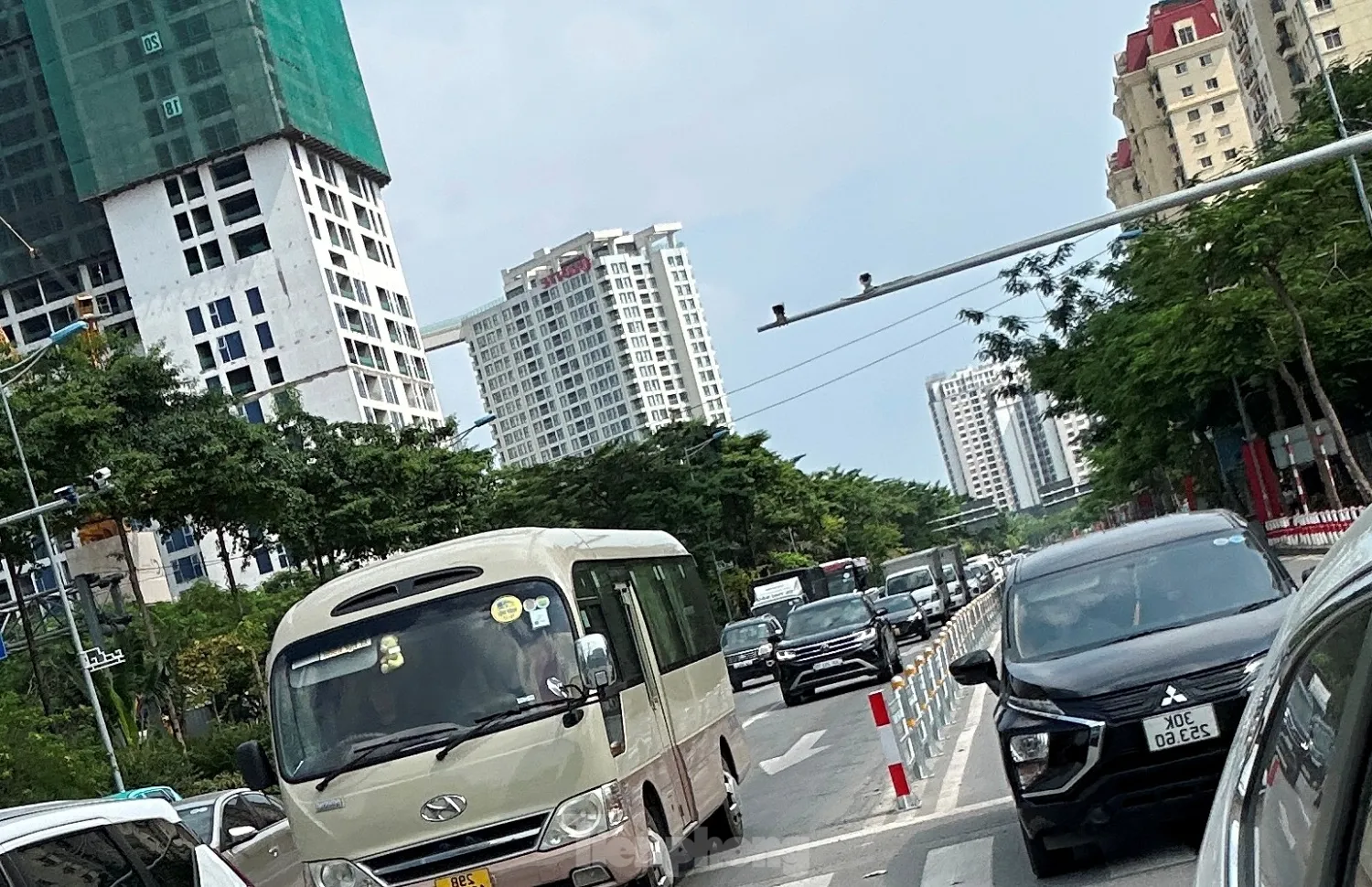 Lái xe lúng túng với các biển báo trên tuyến đường phân làn Võ Chí Công ảnh 6
