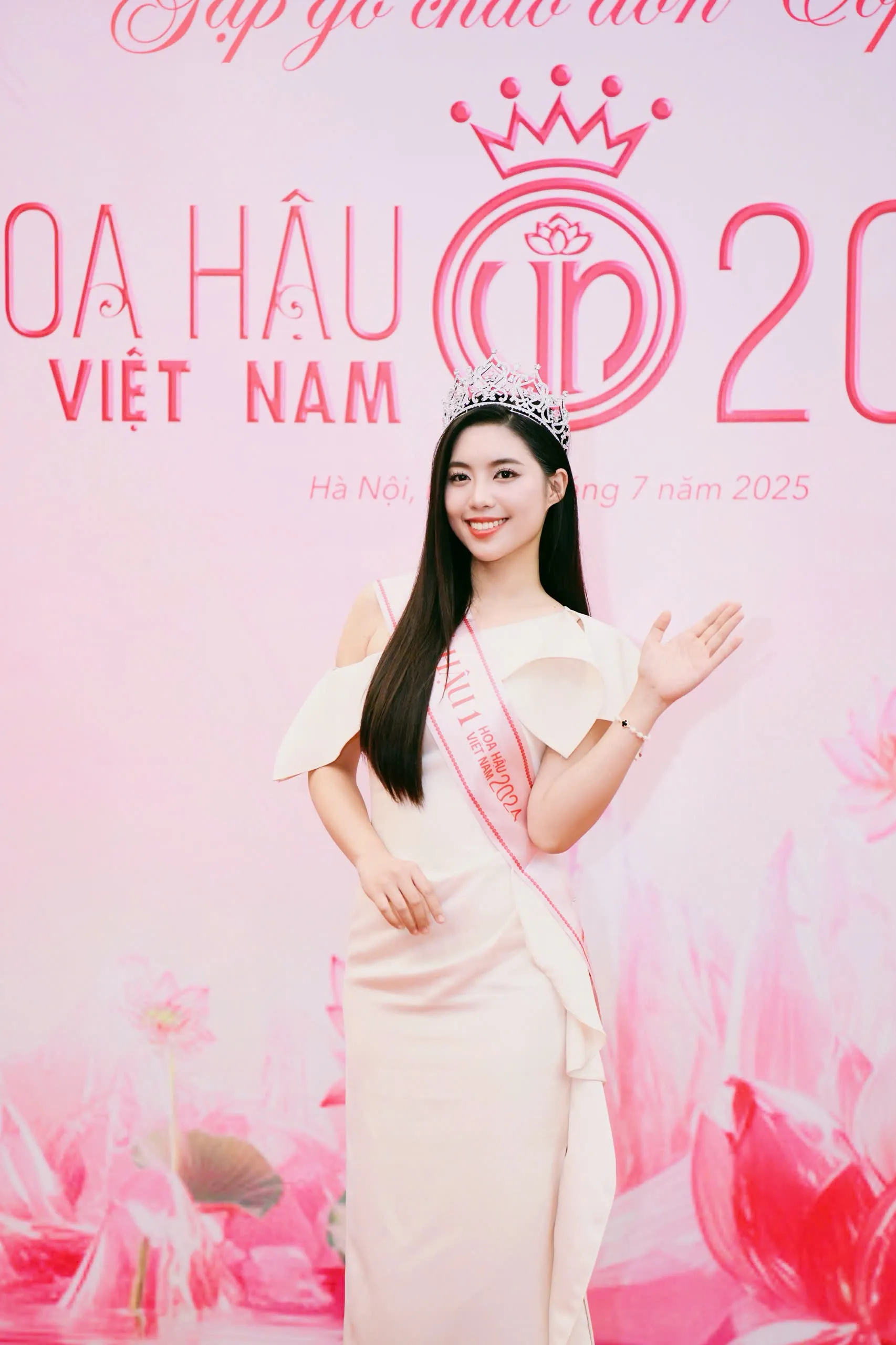 Top 3 'Hoa hậu Việt Nam' 2024 và những dự định trên hành trình phía trước ảnh 7